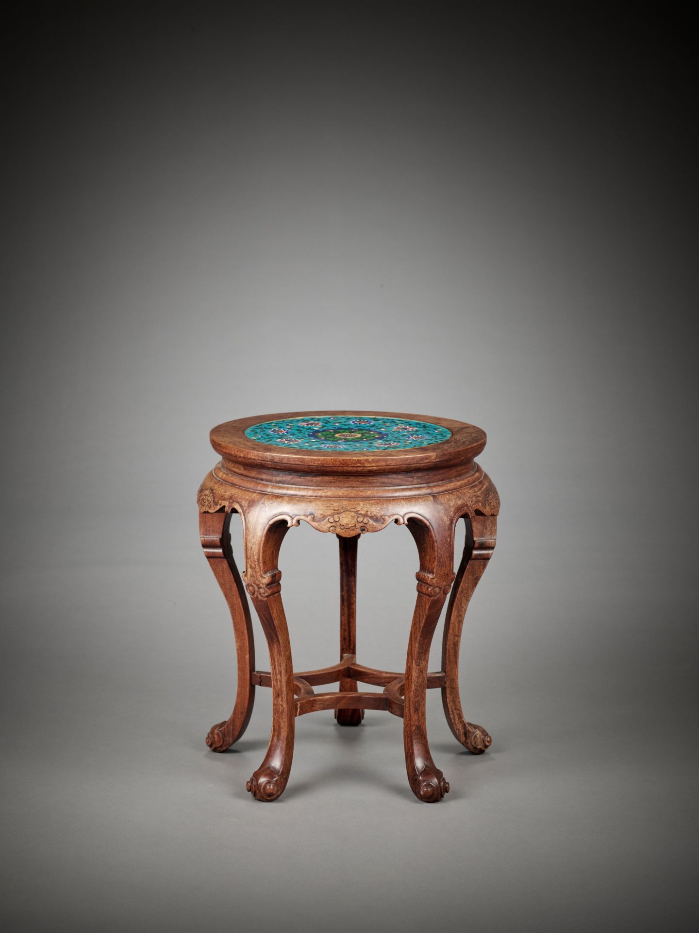 A CLOISONNE ENAMEL-INSET HARDWOOD STAND, LATE QING TO REPUBLIC - Image 7 of 8