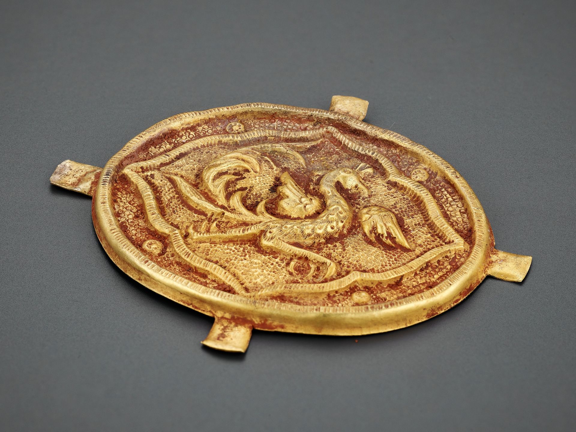 A 13-PART GOLD REPOUSSE BELT, TANG TO LIAO DYNASTY - Image 3 of 7