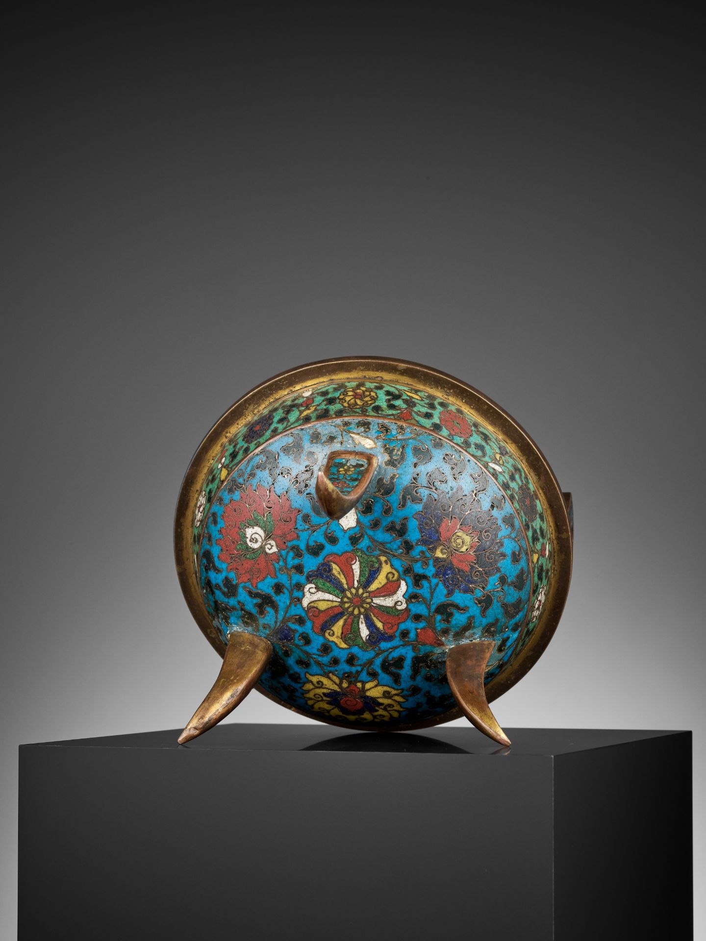 A RARE CLOISONNE ENAMEL 'DING CAULDRON' TRIPOD CENSER, MING DYNASTY - Image 2 of 9