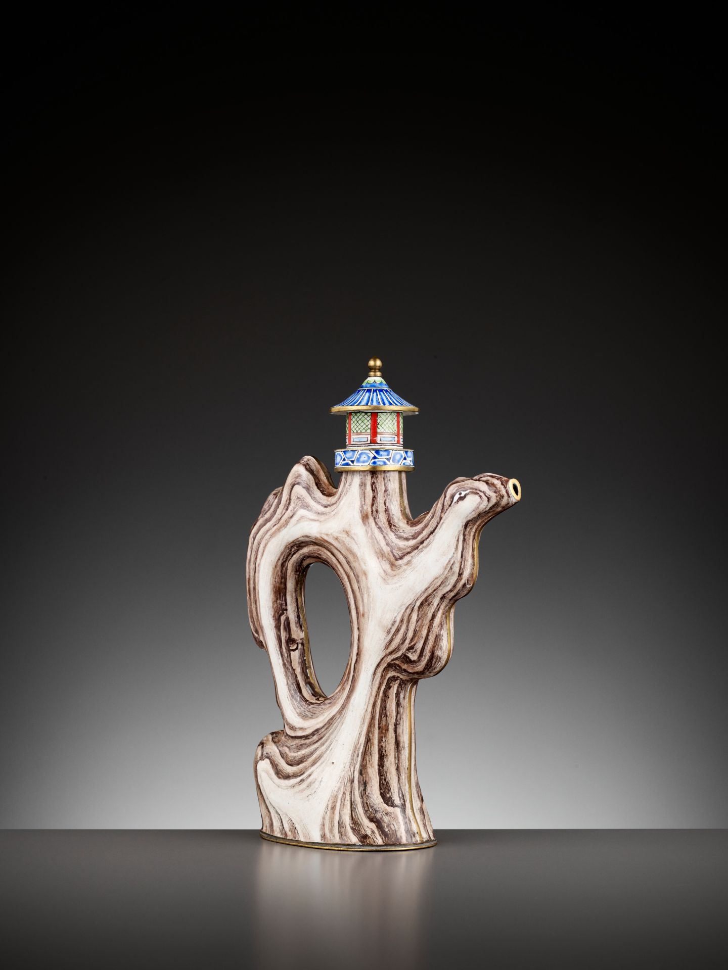A CANTON ENAMEL 'MOUNTAIN PAVILION' EWER AND COVER, QING DYNASTY - Image 2 of 13