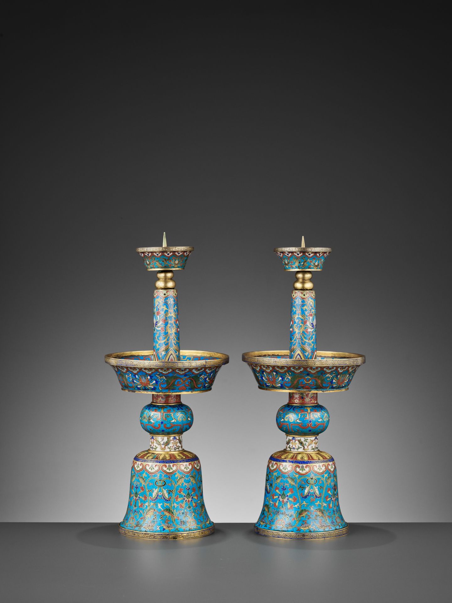 A PAIR OF CLOISONNE ENAMEL CANDLESTICKS, QIANLONG PERIOD - Image 5 of 14