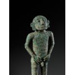 A RARE MALE BRONZE FIGURE, DONG SON CULTURE