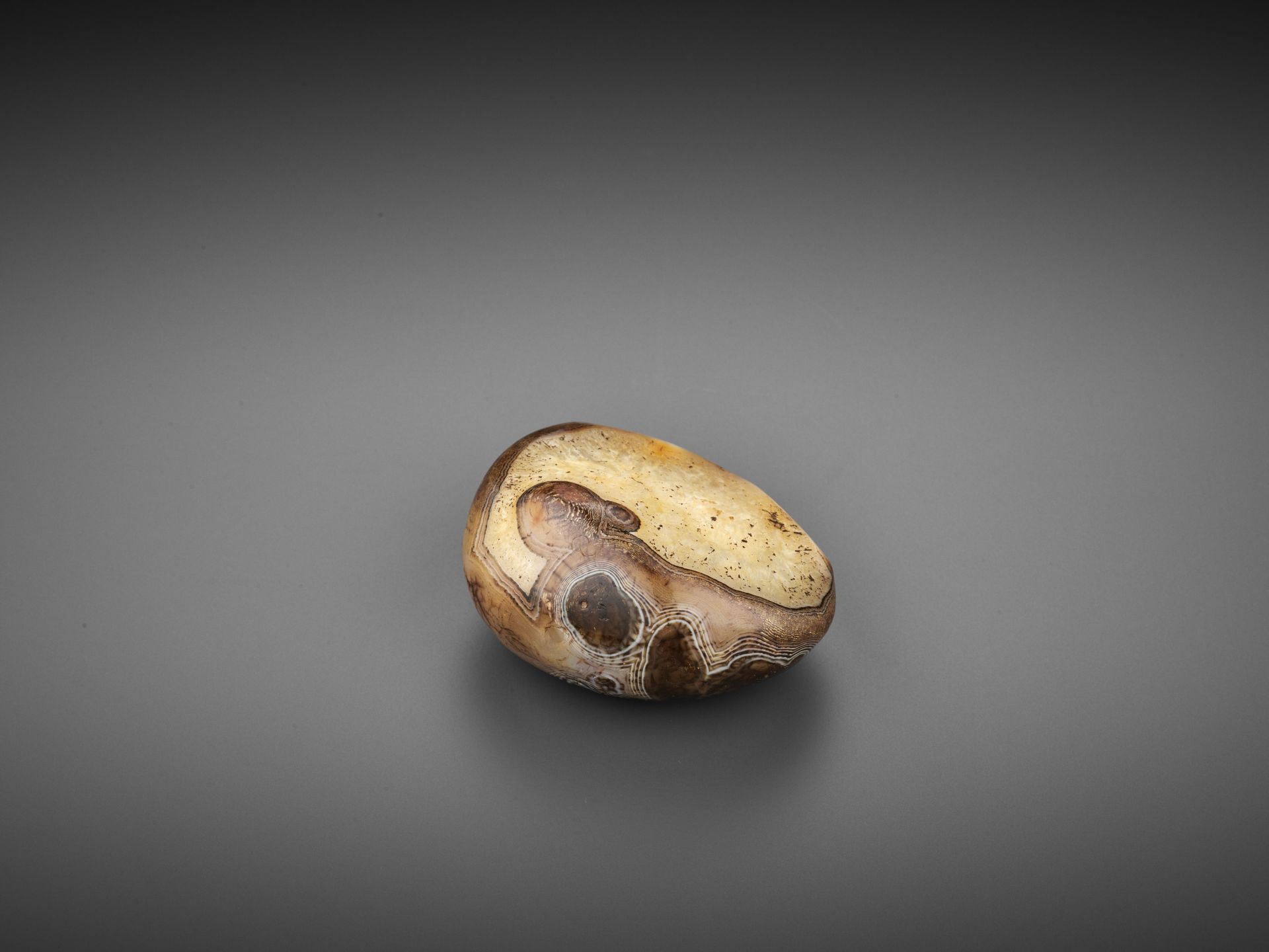 A RARE AGATE 'RECUMBENT HARE' PEBBLE, SONG TO EARLY MING DYNASTY - Image 14 of 16