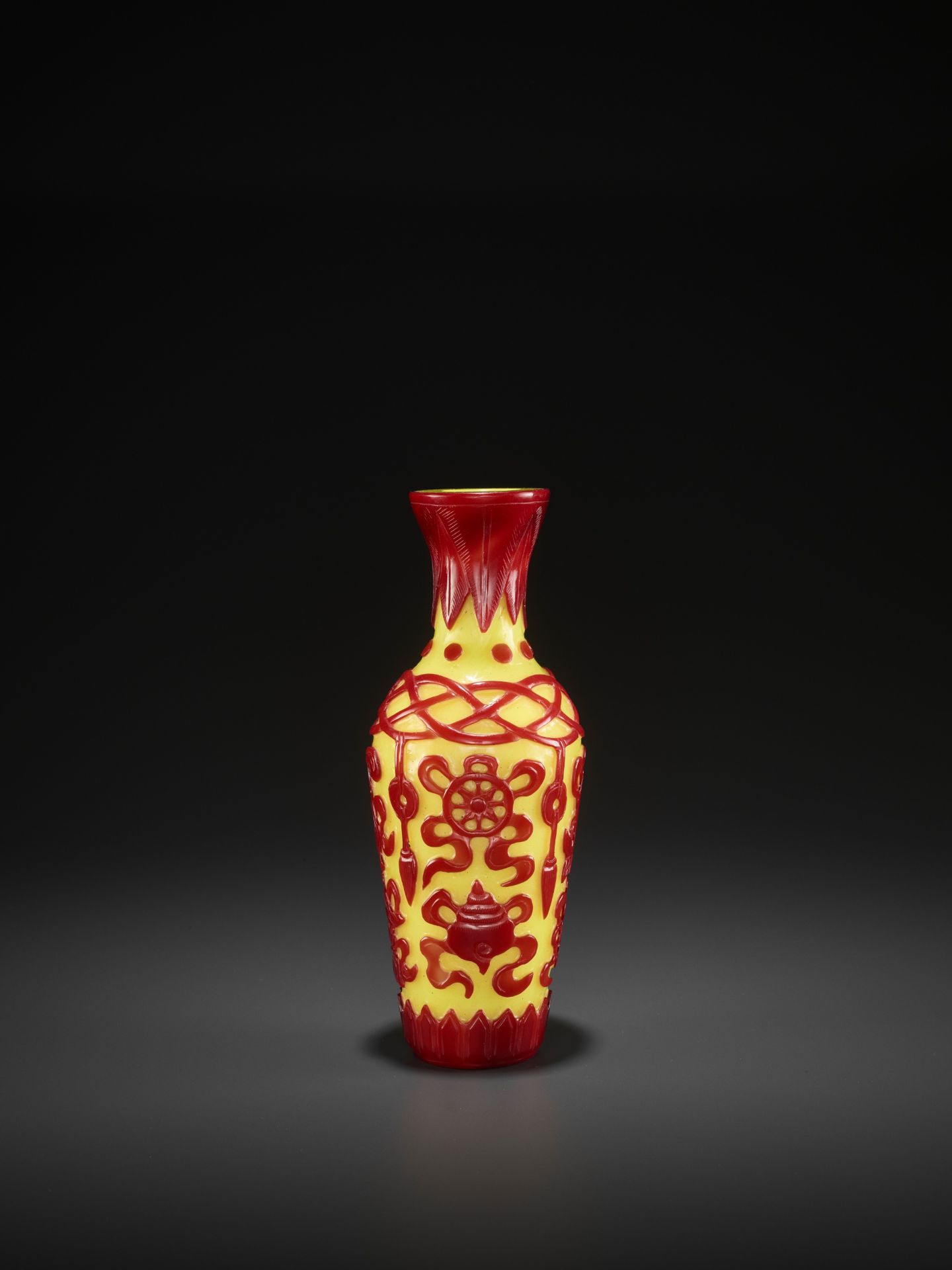 A RED-OVERLAY YELLOW GLASS 'BAJIXIANG' VASE, MID-QING - Image 2 of 7