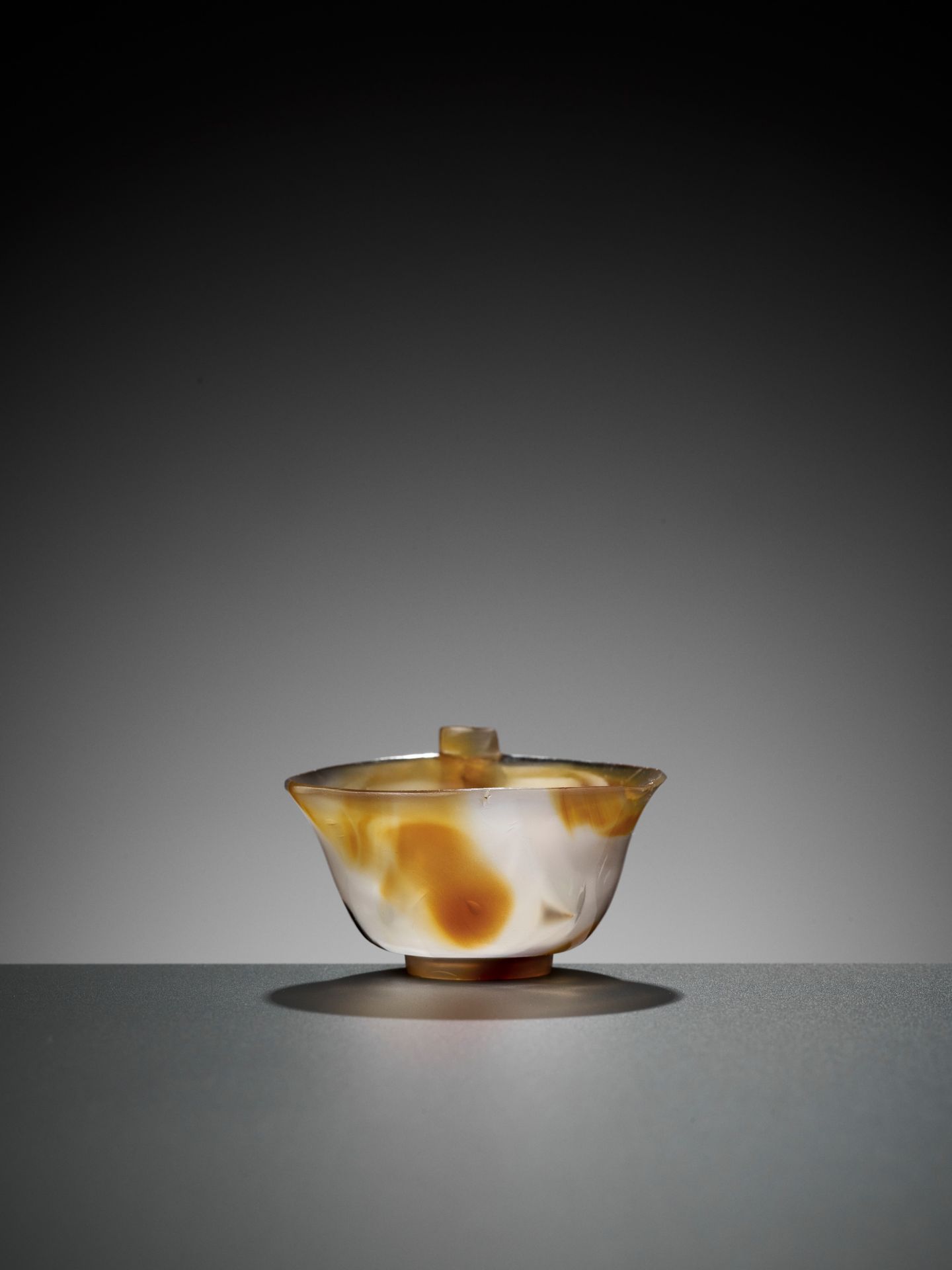 A BAMBOO-HANDLE AGATE CUP, MING DYNASTY - Image 7 of 12