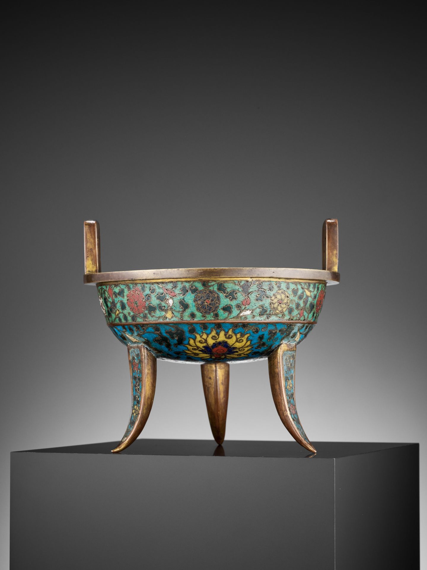 A RARE CLOISONNE ENAMEL 'DING CAULDRON' TRIPOD CENSER, MING DYNASTY - Image 5 of 9