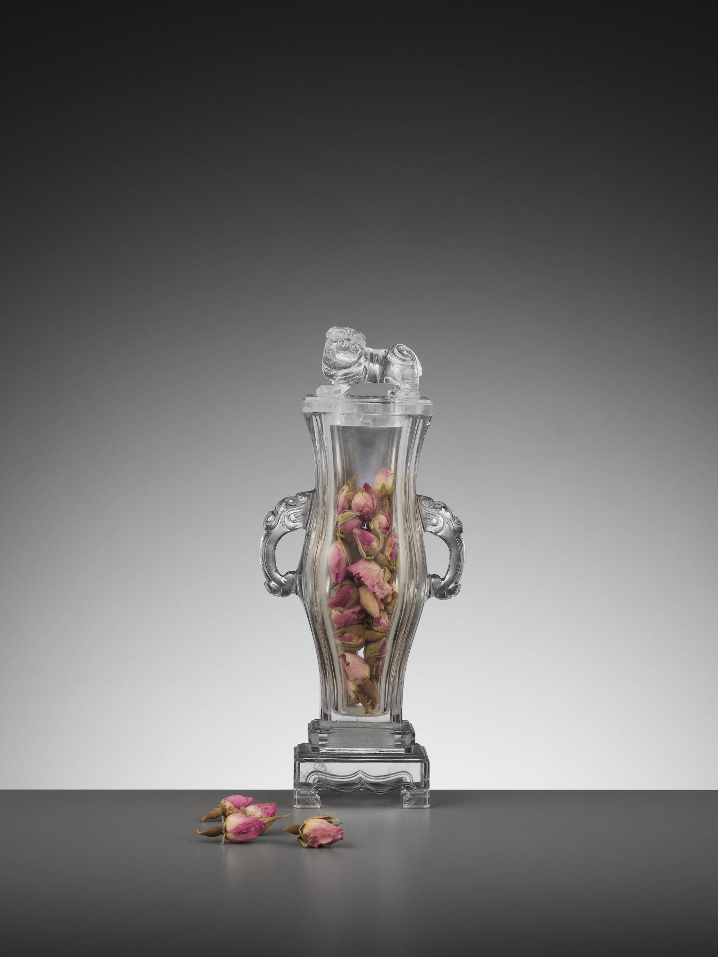A RARE ROCK CRYSTAL PARFUMIÈRE WITH A 'BUDDHIST LION' FINIAL, QIANLONG PERIOD - Image 14 of 15
