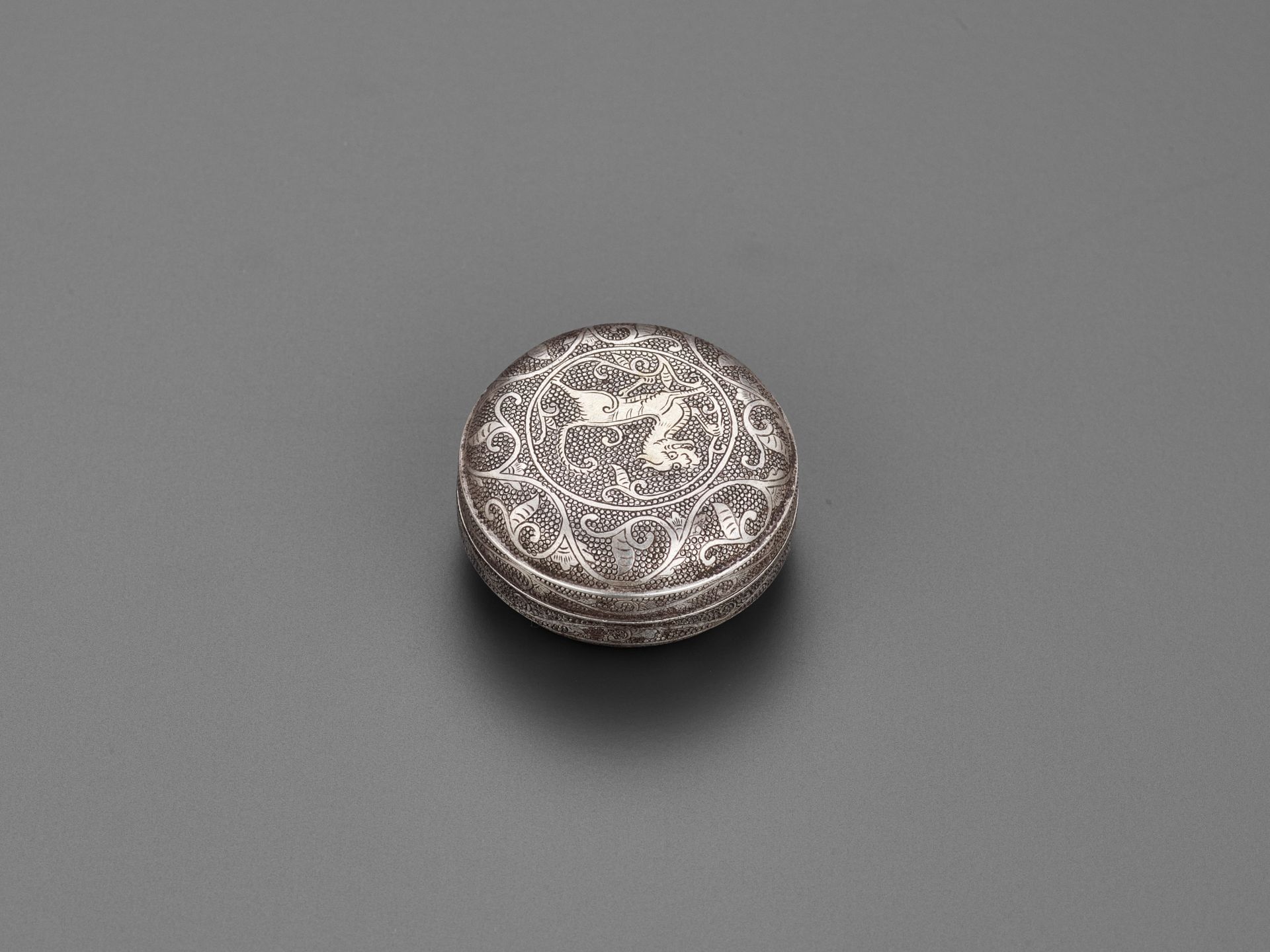 A 'MANDARIN DUCK' SILVER BOX AND COVER, TANG DYNASTY - Image 14 of 19