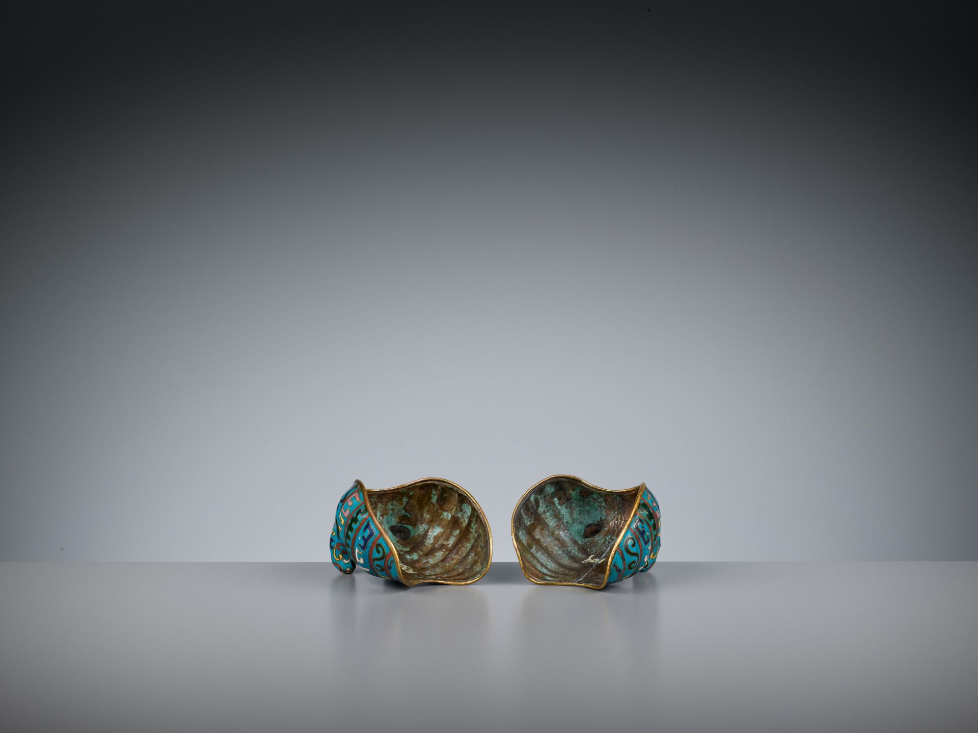 A PAIR OF GILT-BRONZE CLOISONNE ENAMEL 'DUCK' CENSER AND COVERS, LATE QING DYNASTY - Image 9 of 11