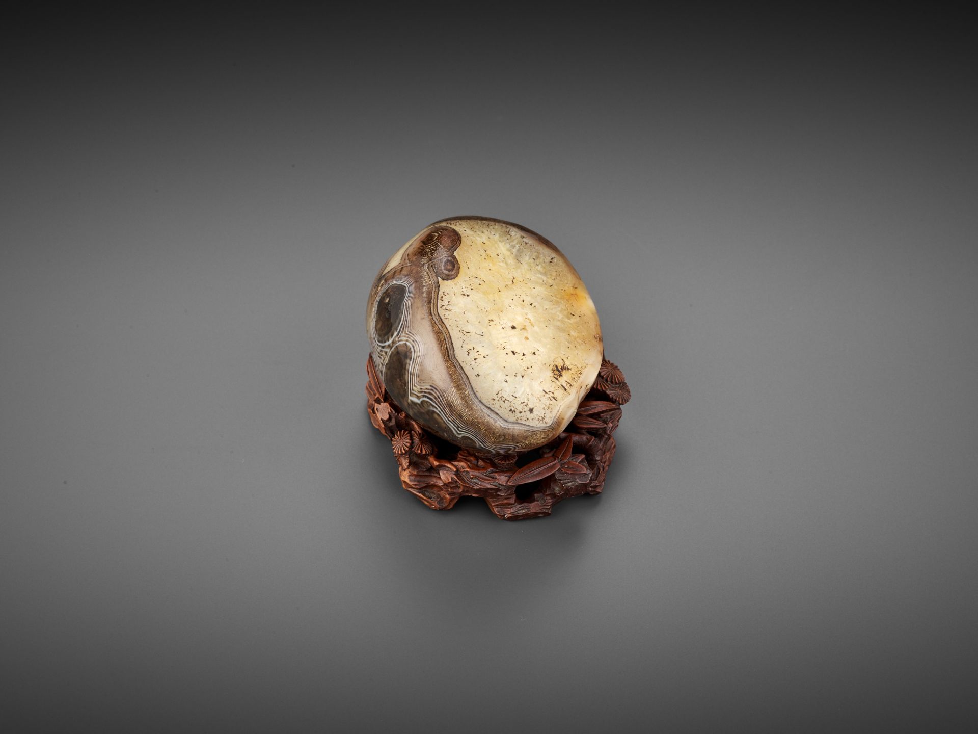 A RARE AGATE 'RECUMBENT HARE' PEBBLE, SONG TO EARLY MING DYNASTY - Image 10 of 16