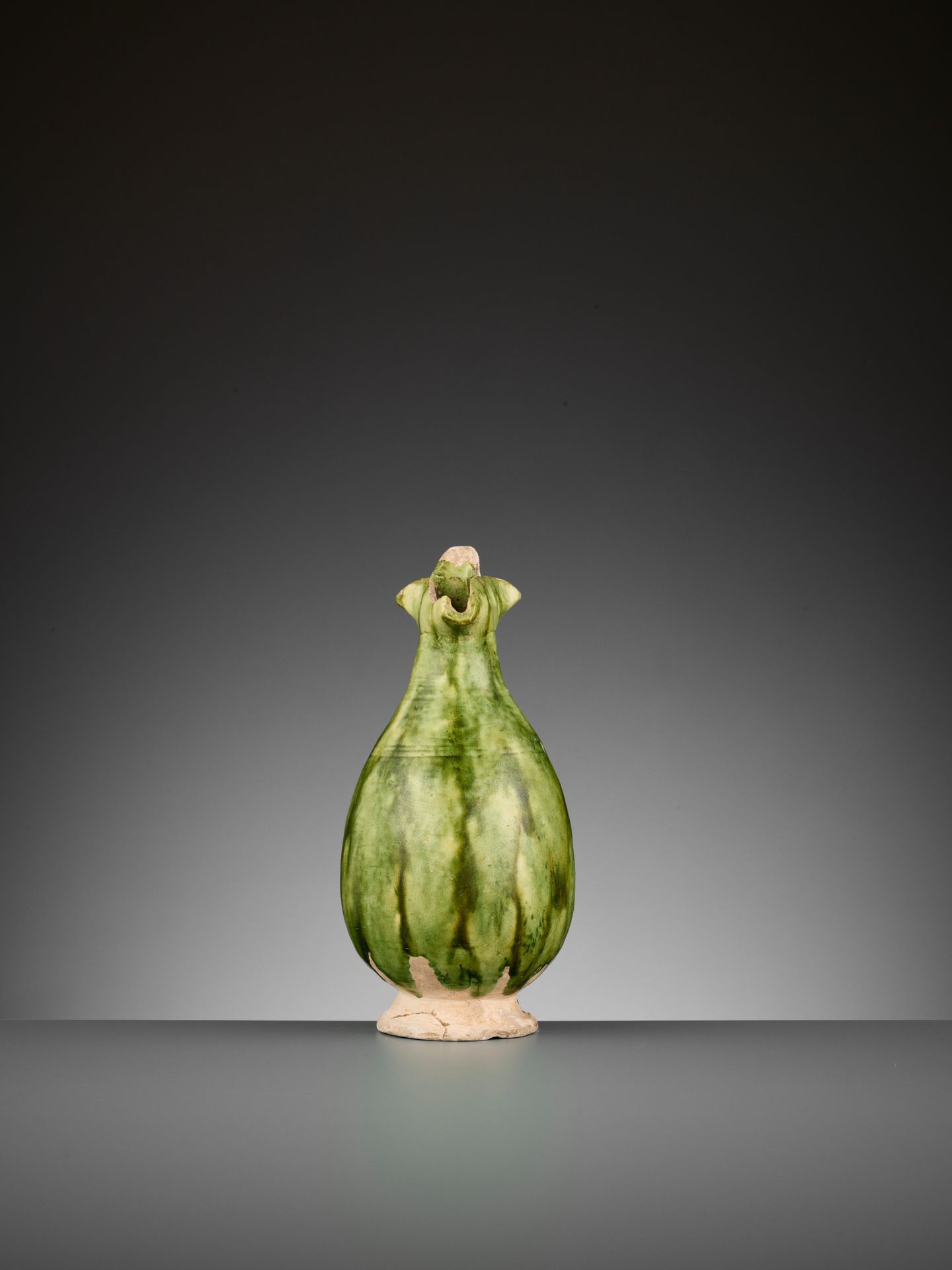 A GREEN-GLAZED EWER, TANG DYNASTY - Image 7 of 9