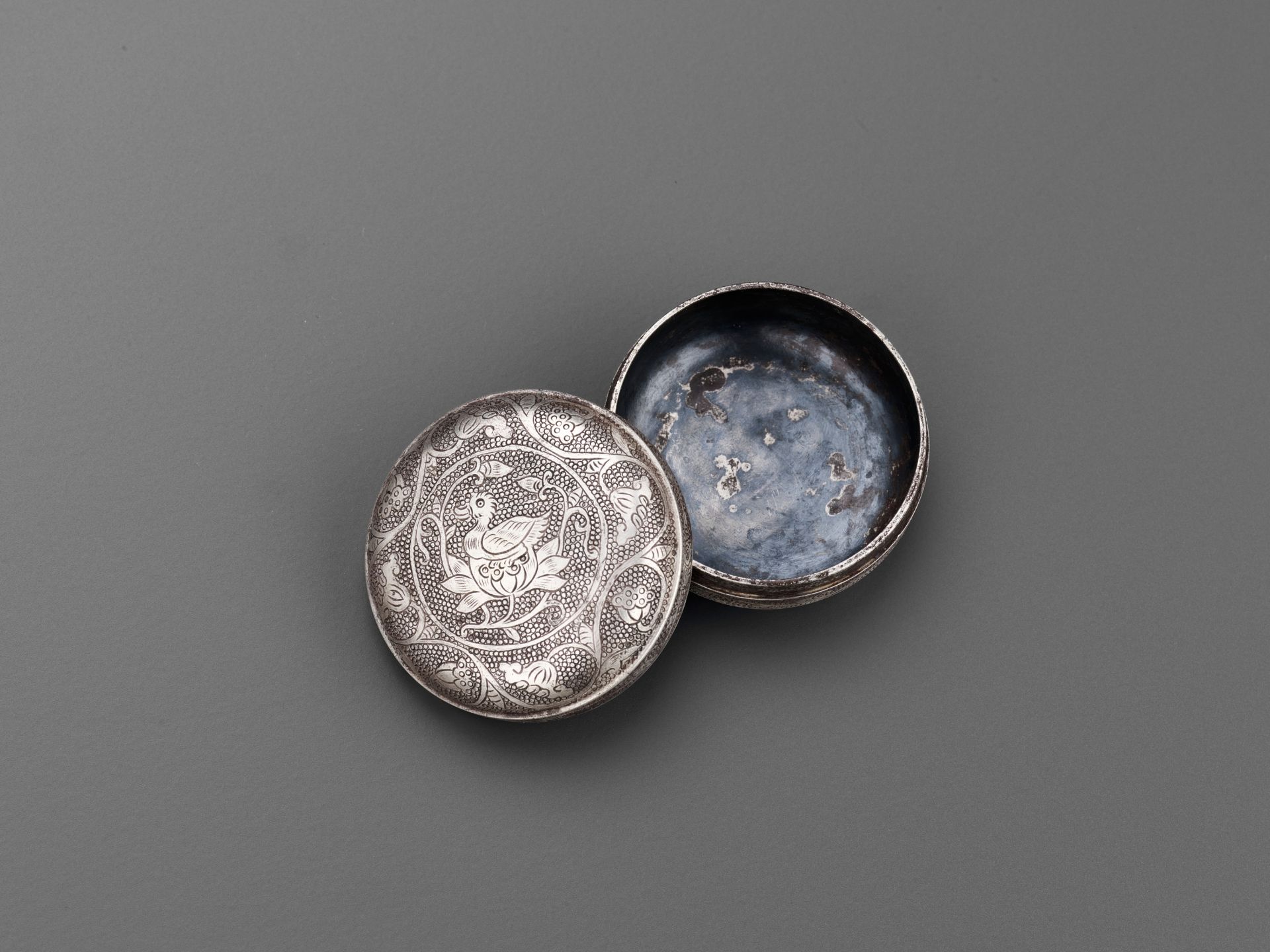 A 'MANDARIN DUCK' SILVER BOX AND COVER, TANG DYNASTY - Image 10 of 19