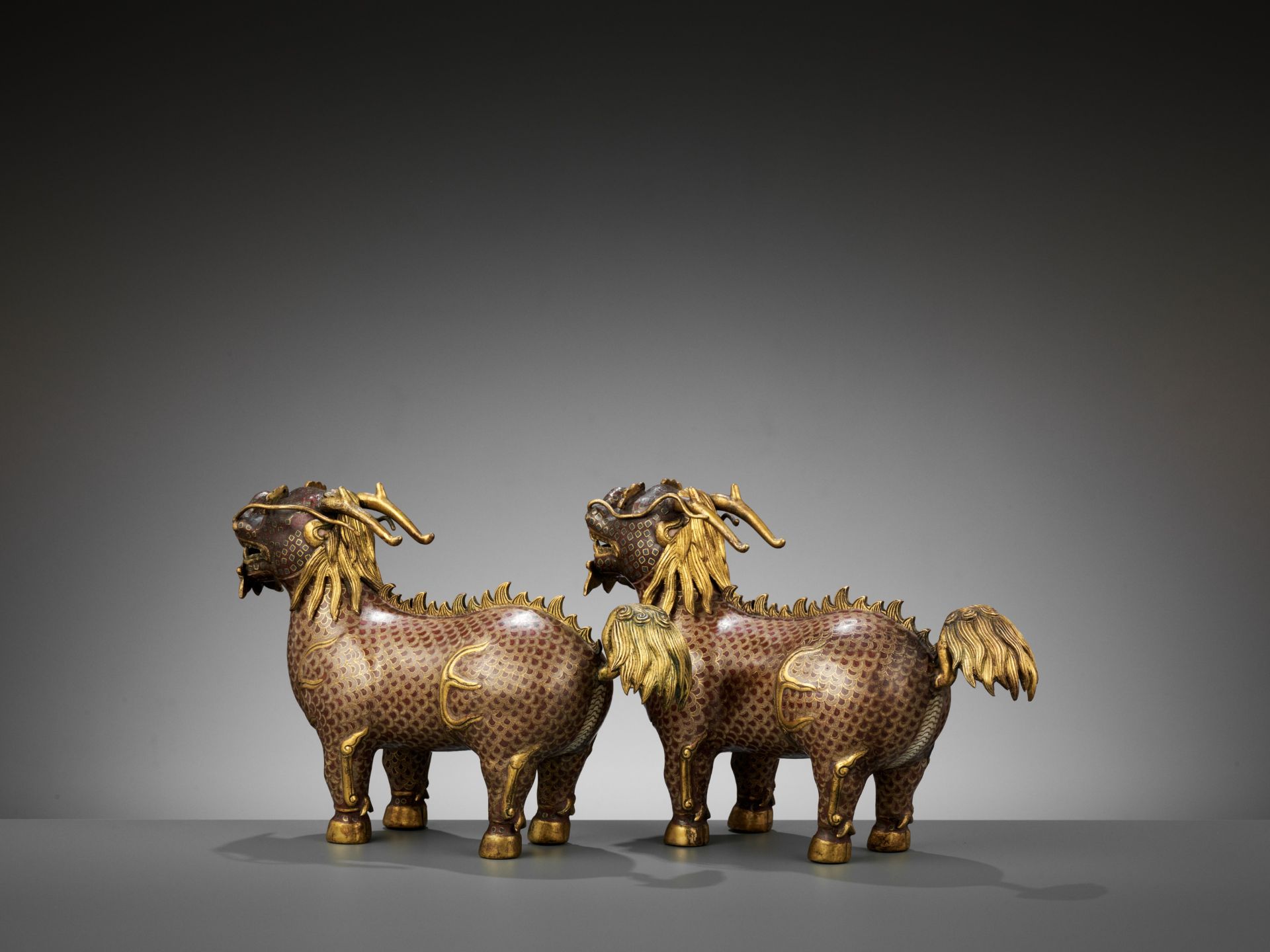 A PAIR OF CLOISONNE ENAMEL FIGURES OF QILIN, QING DYNASTY - Image 5 of 7