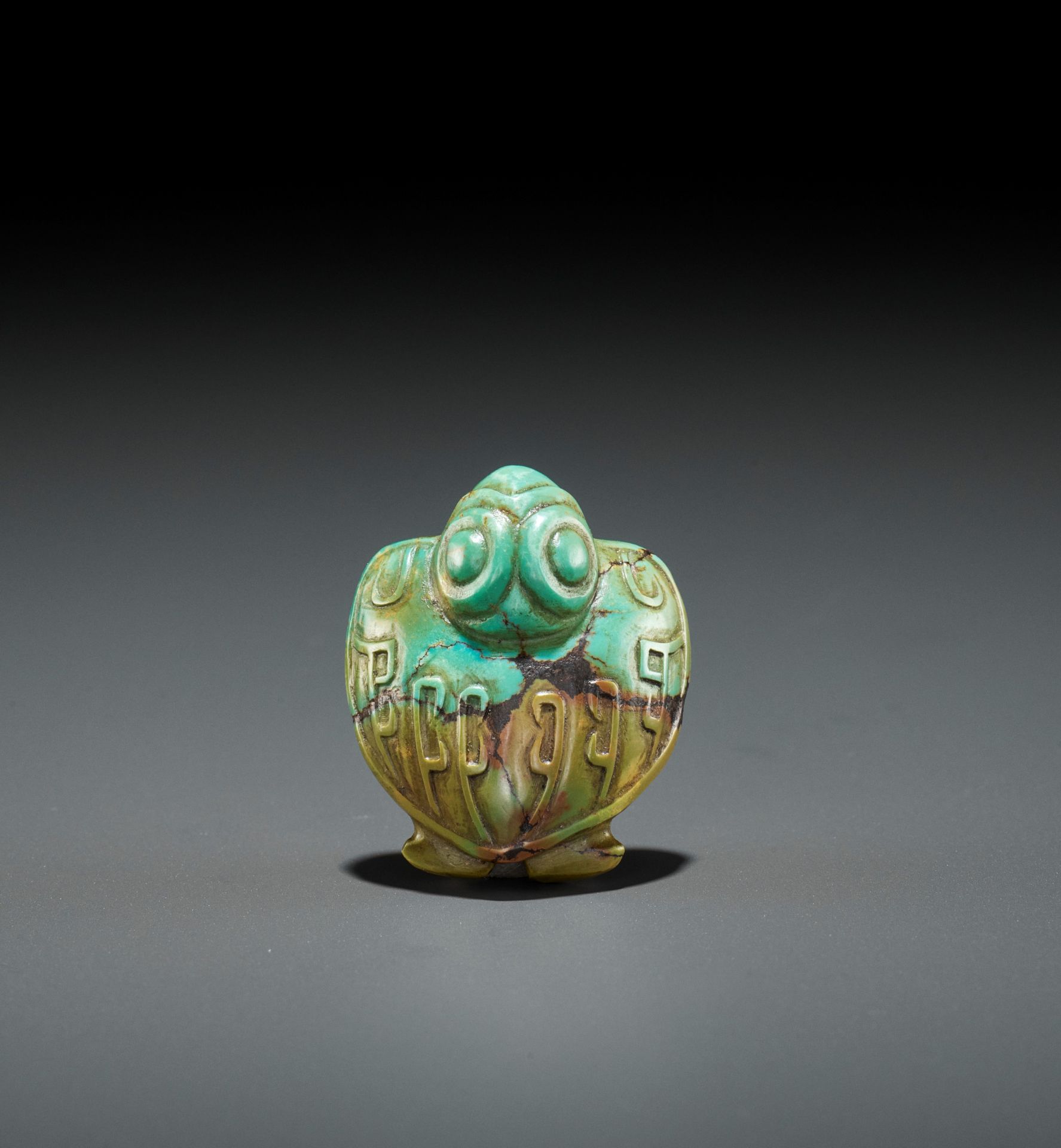 A TURQUOISE PENDANT DEPICTING A BIRD, SHANG TO WESTERN ZHOU DYNASTY