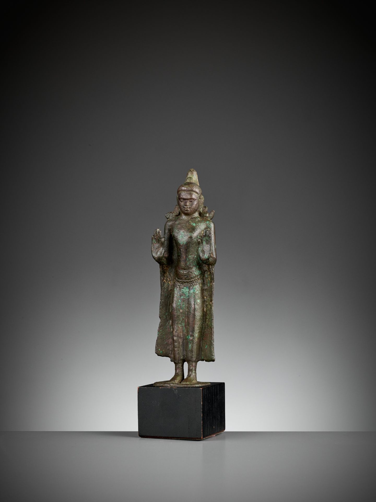 A KURKIHAR-STYLE BRONZE FIGURE OF A CROWNED BUDDHA, BIHAR - Image 10 of 10