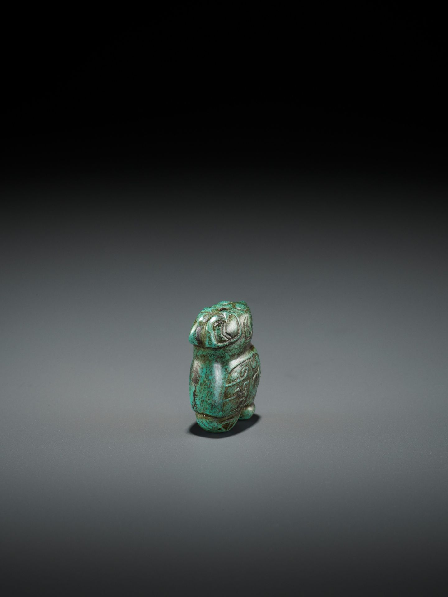 A TURQUOISE MATRIX PENDANT DEPICTING AN OWL, LATE SHANG DYNASTY - Image 5 of 13