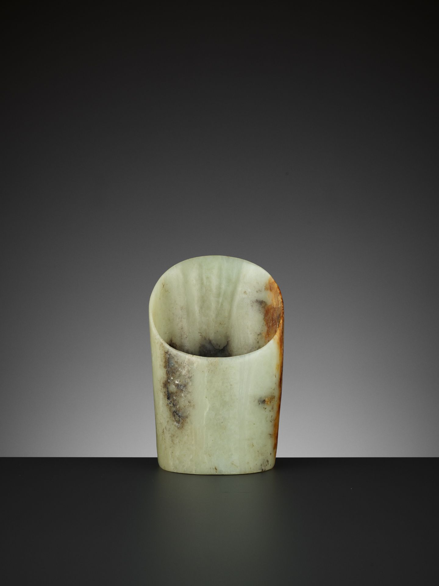 A PALE YELLOW AND RUSSET JADE HOOF-SHAPED ORNAMENT, HONGSHAN - Image 2 of 13