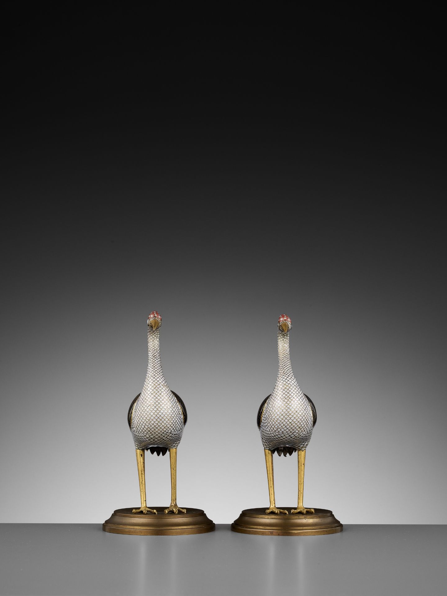 A PAIR OF GILT BRONZE AND CLOISONNE ENAMEL FIGURES OF CRANES, QING DYNASTY - Image 7 of 9