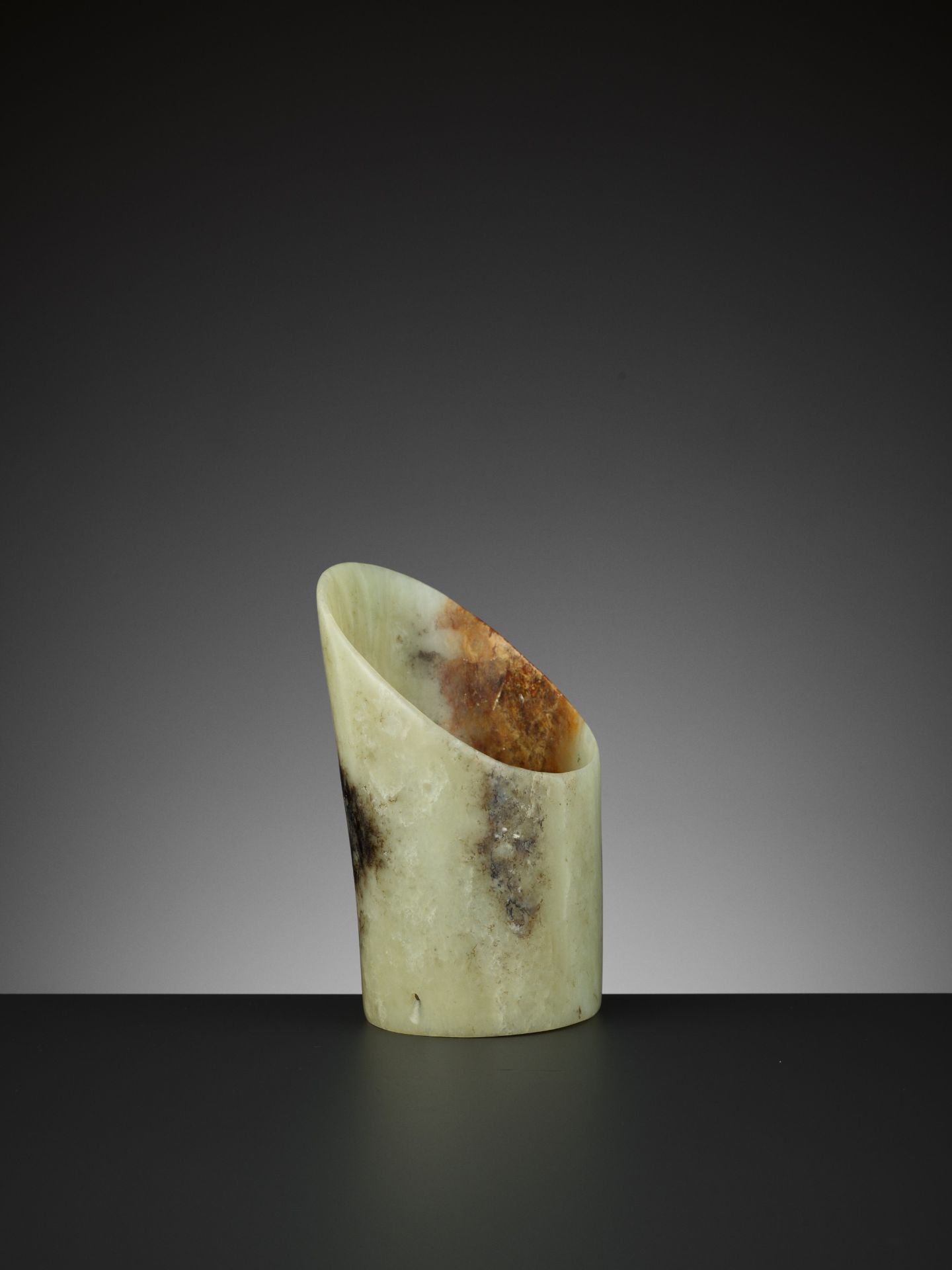 A PALE YELLOW AND RUSSET JADE HOOF-SHAPED ORNAMENT, HONGSHAN - Image 8 of 13