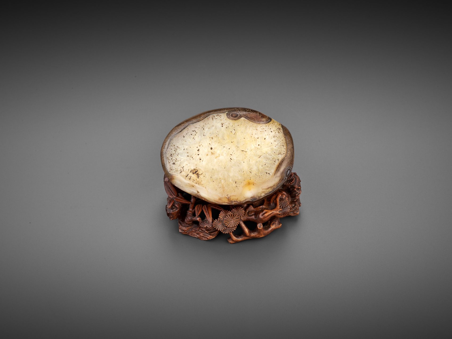 A RARE AGATE 'RECUMBENT HARE' PEBBLE, SONG TO EARLY MING DYNASTY - Image 11 of 16