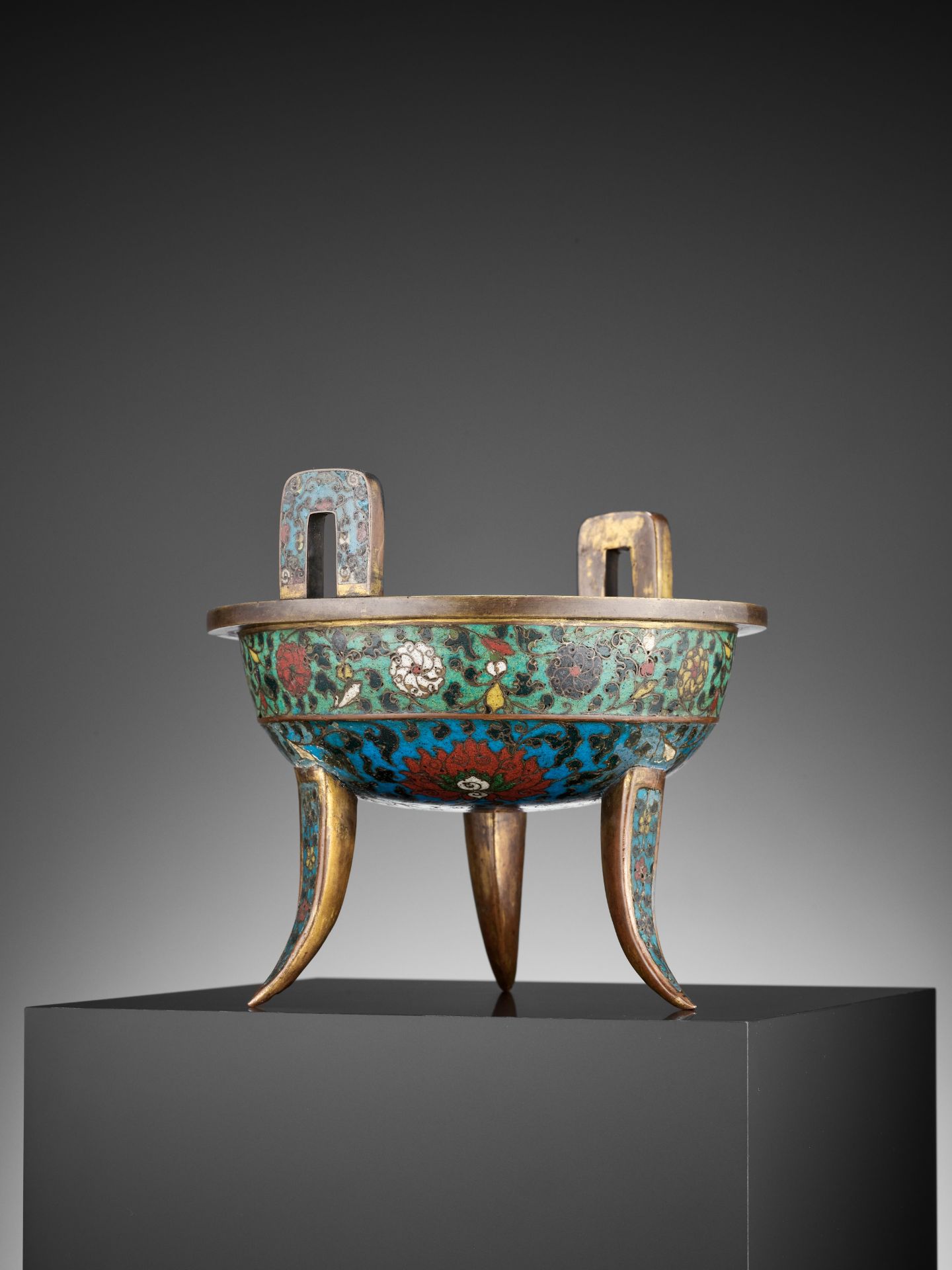 A RARE CLOISONNE ENAMEL 'DING CAULDRON' TRIPOD CENSER, MING DYNASTY - Image 7 of 9