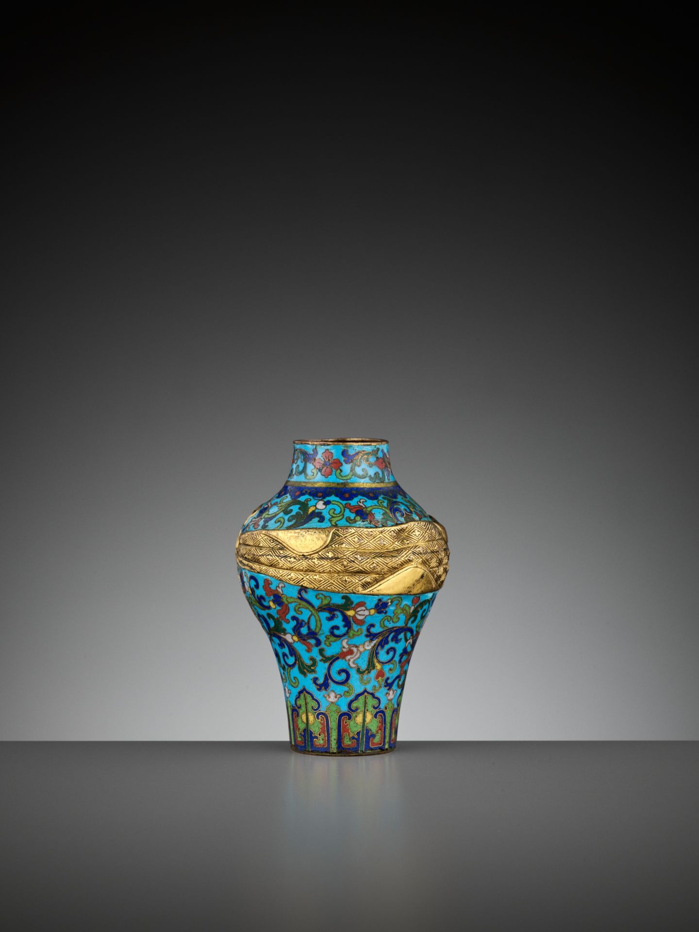 A RARE CLOISONNE ENAMEL 'SASH-TIED' BALUSTER VASE, ATTRIBUTED TO THE IMPERIAL WORKSHOPS, QIANLONG - Image 3 of 10