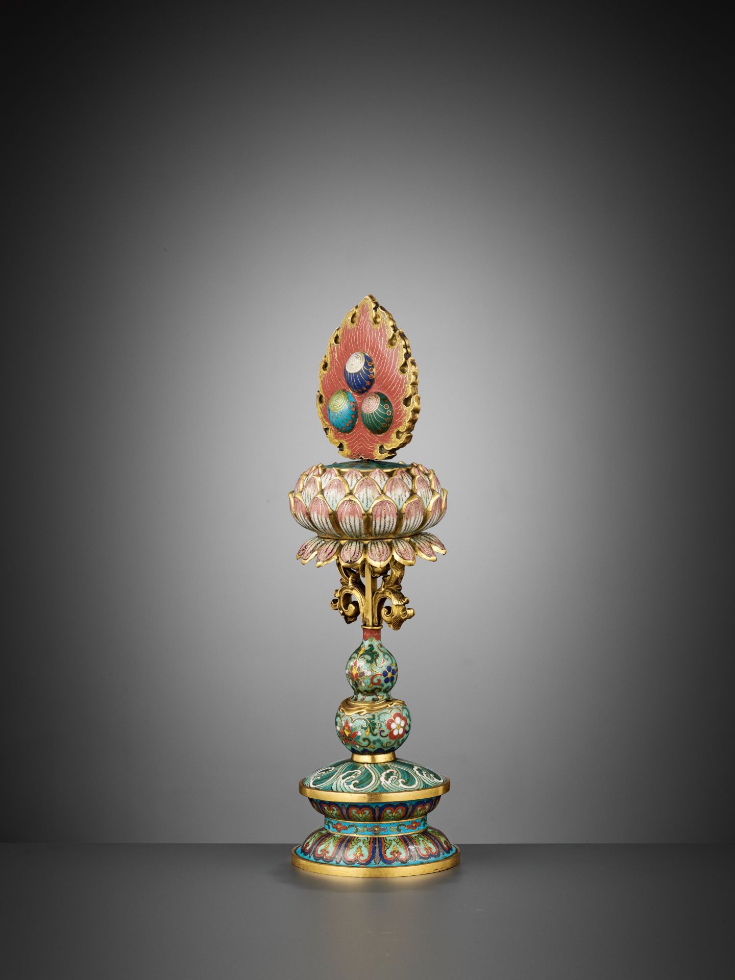 A RARE CLOISONNE AND CHAMPLEVE ENAMEL BUDDHIST EMBLEM, QIANLONG PERIOD - Image 11 of 16