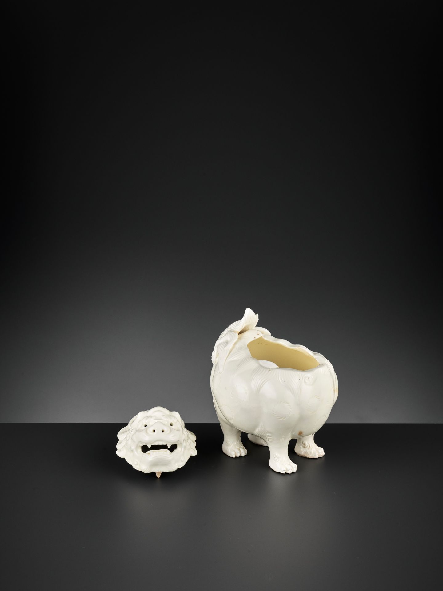 A DEHUA 'LUDUAN' CENSER AND COVER, EARLY QING DYNASTY - Image 10 of 13