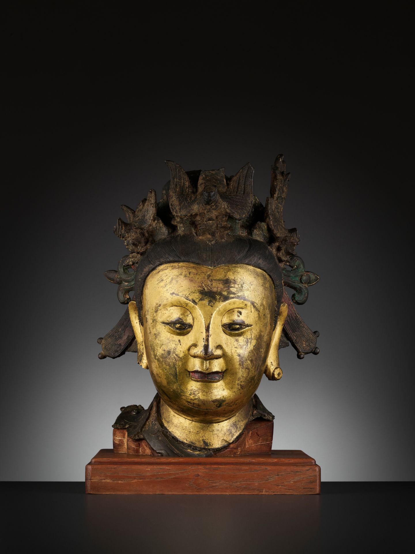 AN IMPORTANT GILT-BRONZE HEAD OF BIXIA YUANJUN, THE SOVEREIGN OF THE COLORED CLOUDS OF DAWN, MING - Image 3 of 18
