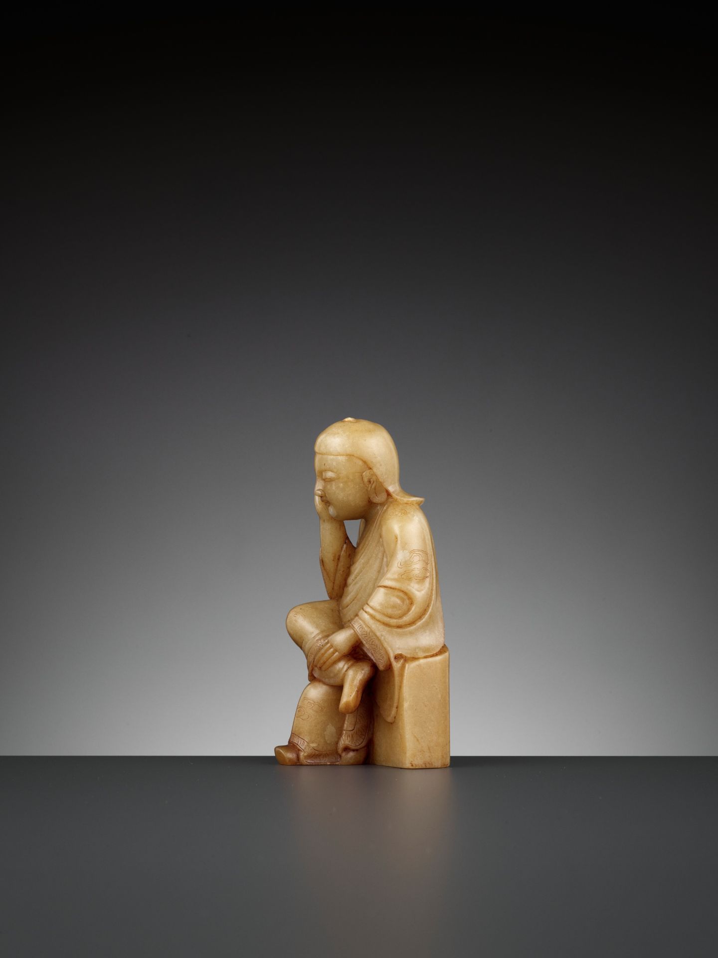 A SOAPSTONE FIGURE OF A PENSIVE IMMORTAL, QING DYNASTY - Image 2 of 12