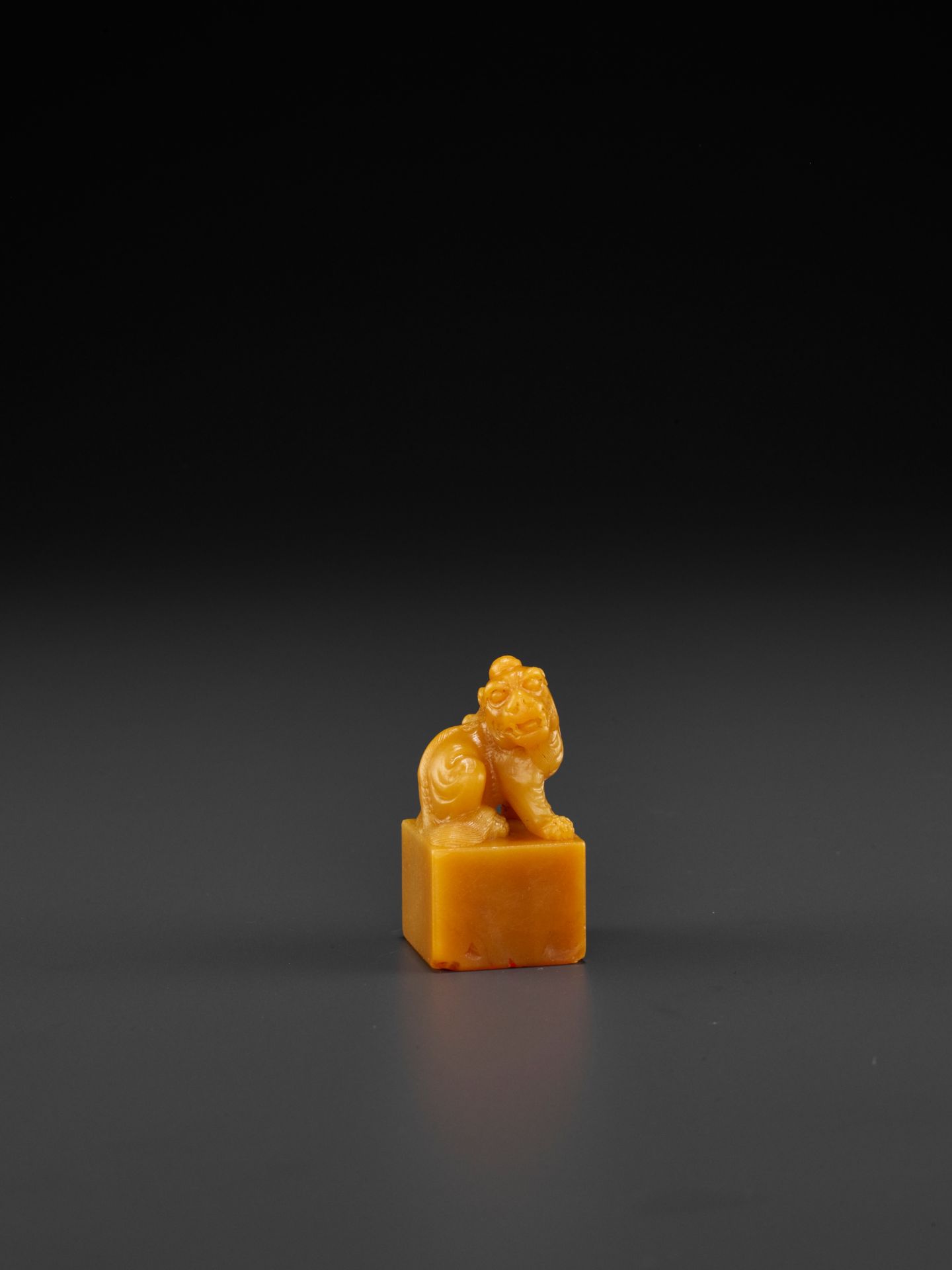 A CARVED TIANHUANG 'QILIN' SEAL FOR WEN XIANG, QING DYNASTY - Bild 6 aus 14