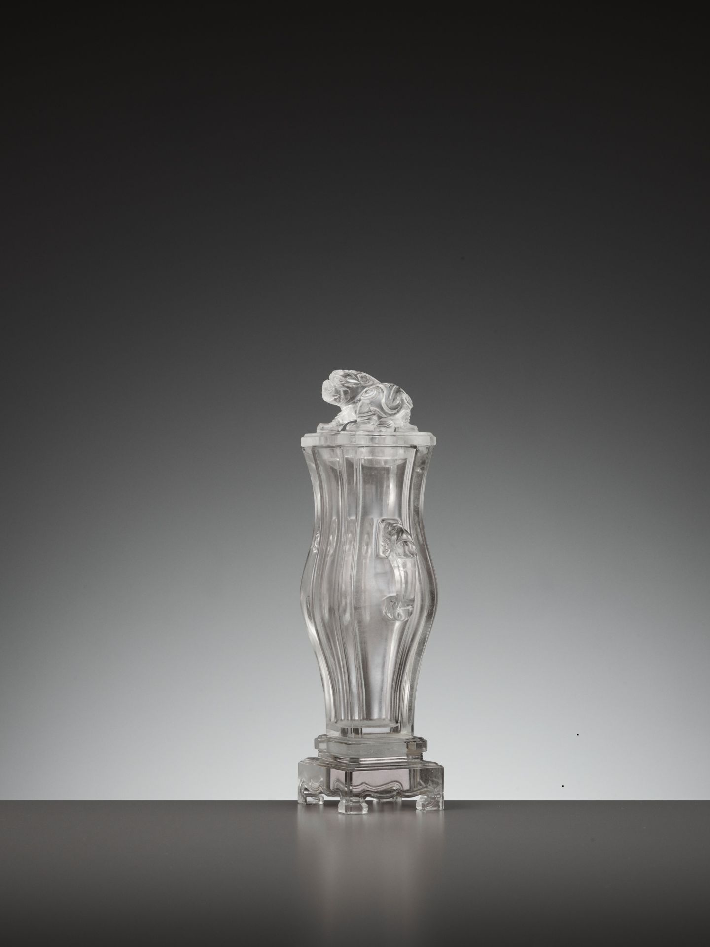 A RARE ROCK CRYSTAL PARFUMIÈRE WITH A 'BUDDHIST LION' FINIAL, QIANLONG PERIOD - Image 6 of 15