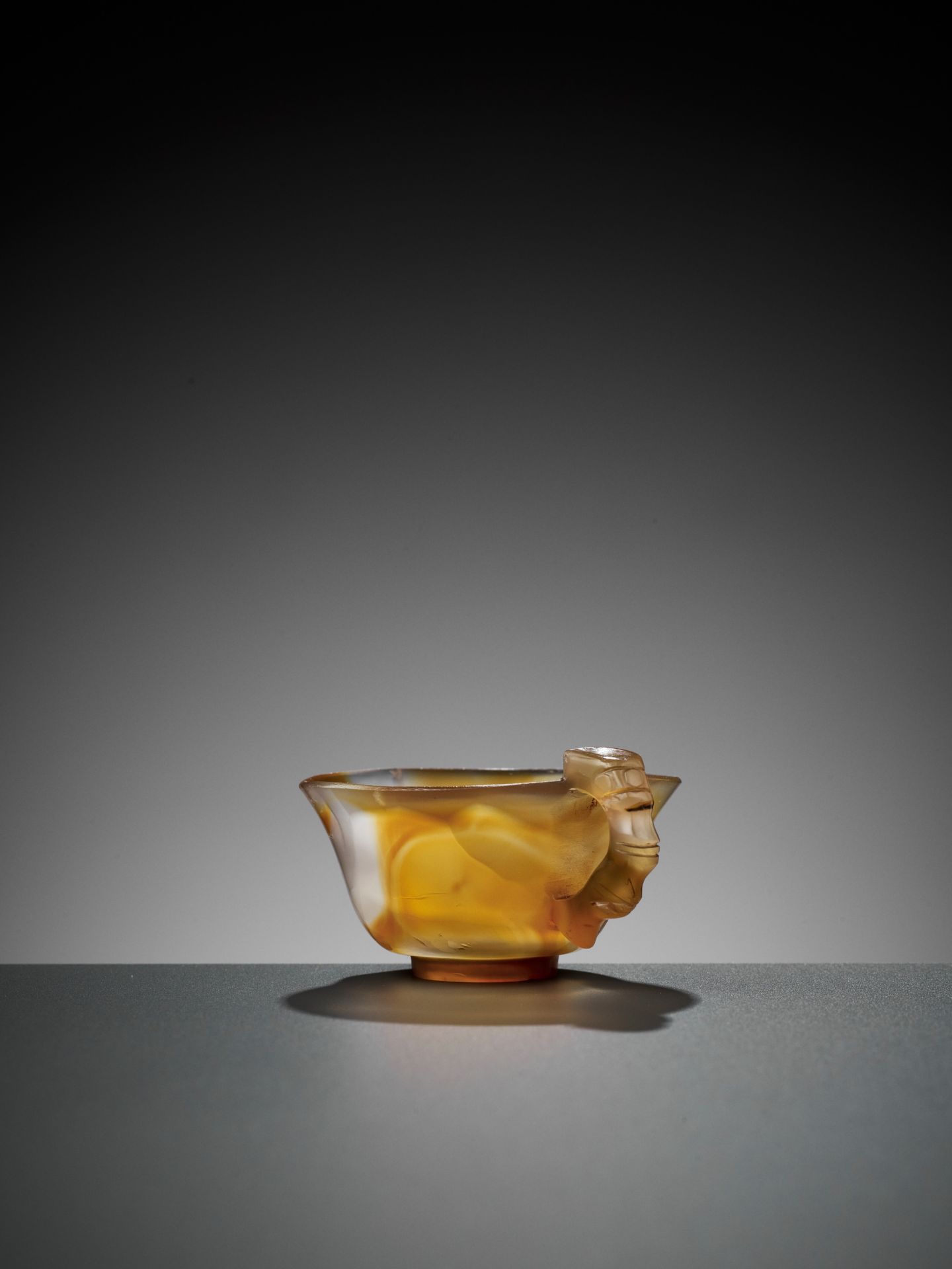 A BAMBOO-HANDLE AGATE CUP, MING DYNASTY - Image 2 of 12