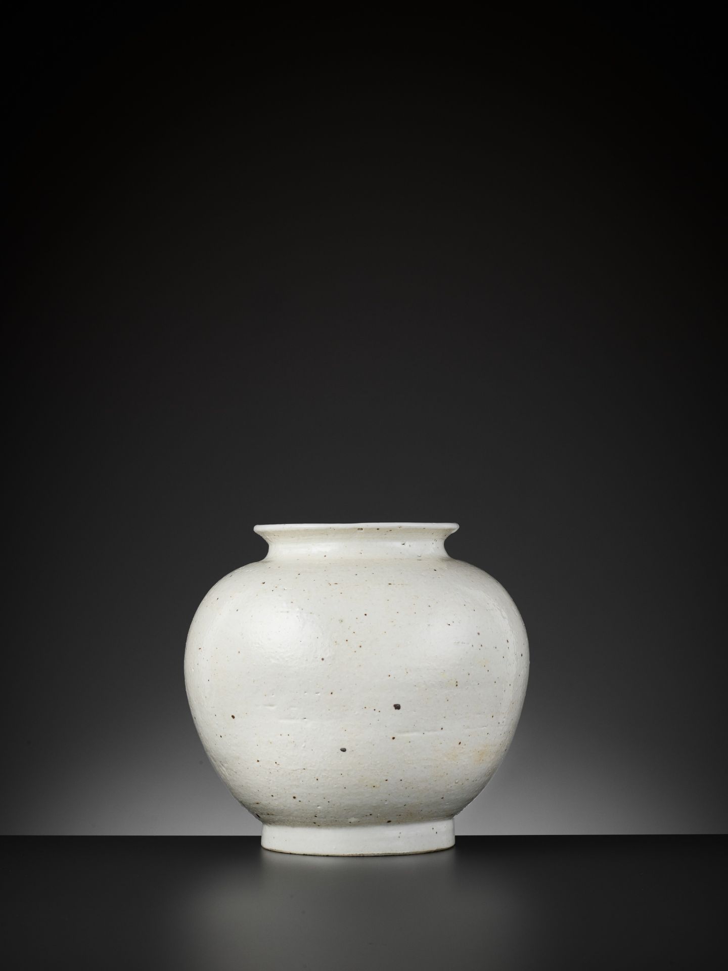 A WHITE-GLAZED PORCELAIN MOON JAR, DAL HANG-ARI, JOSEON DYNASTY - Image 6 of 8