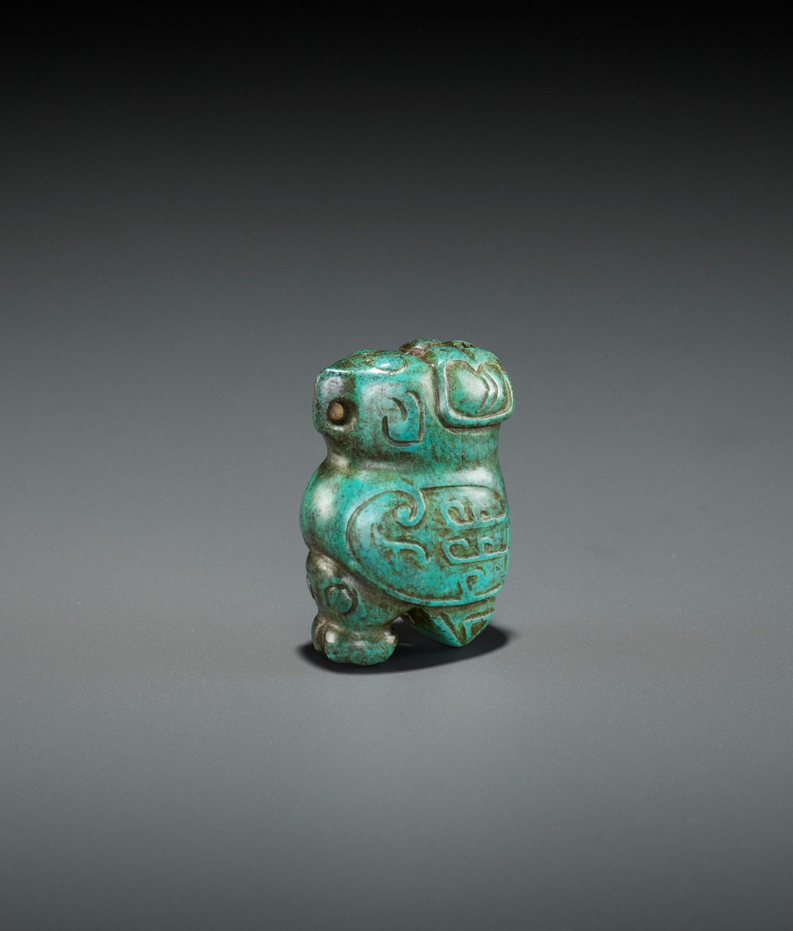 A TURQUOISE MATRIX PENDANT DEPICTING AN OWL, LATE SHANG DYNASTY