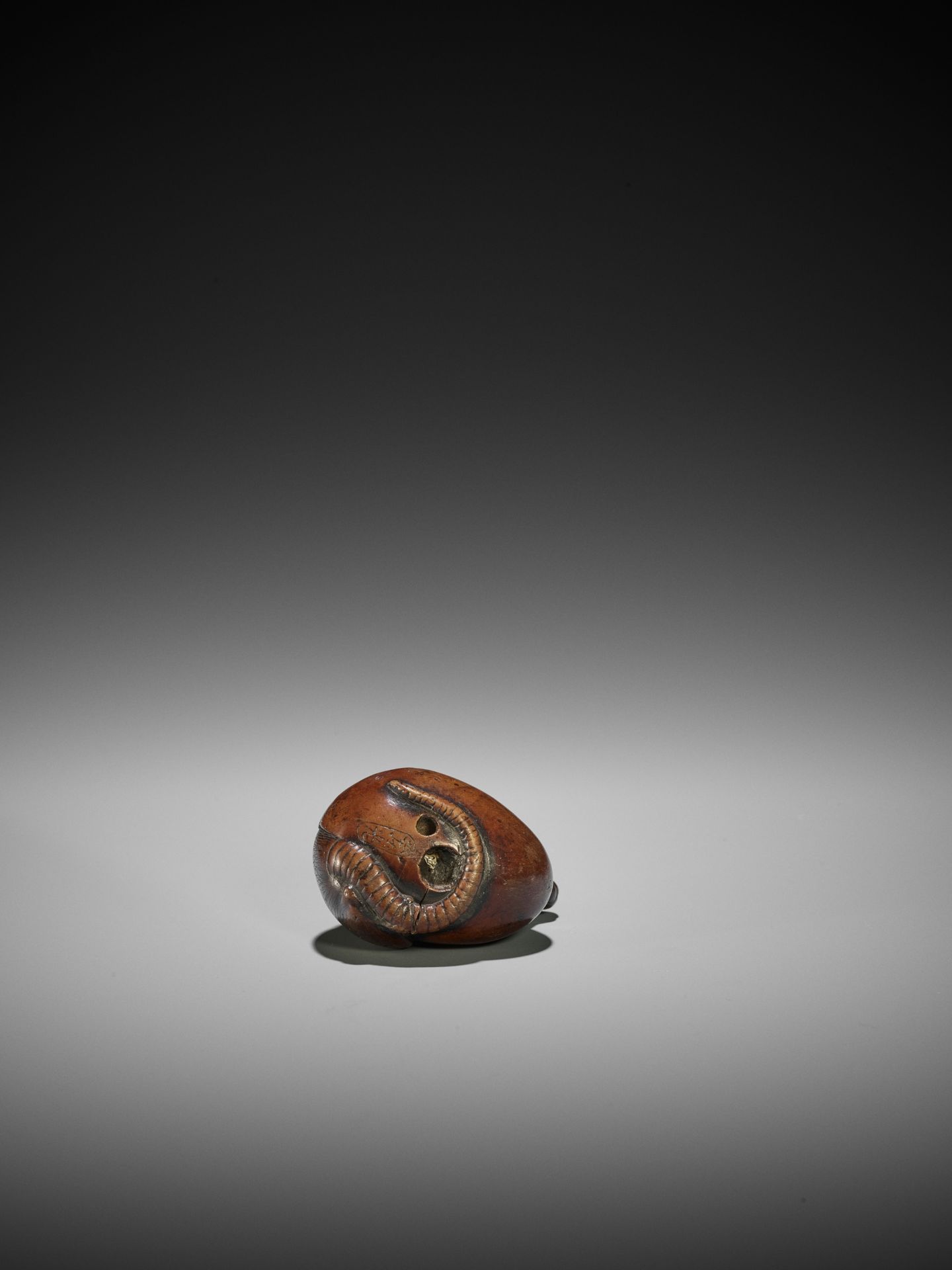 RANKO: A RARE WOOD NETSUKE OF A RAT EMERGING FROM AN EGG - Image 10 of 10