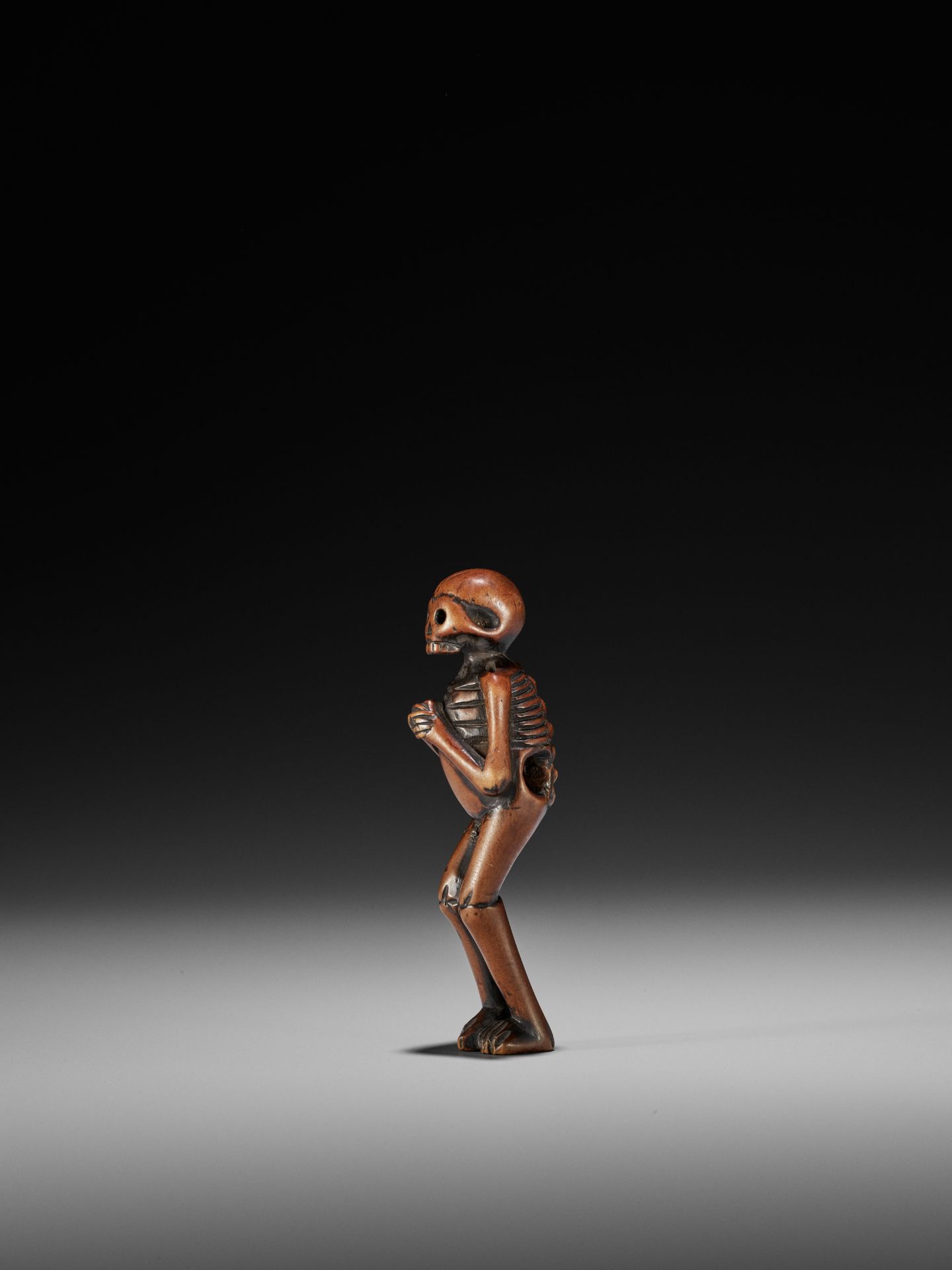 A RARE WOOD NETSUKE OF A SKELETON - Image 5 of 8