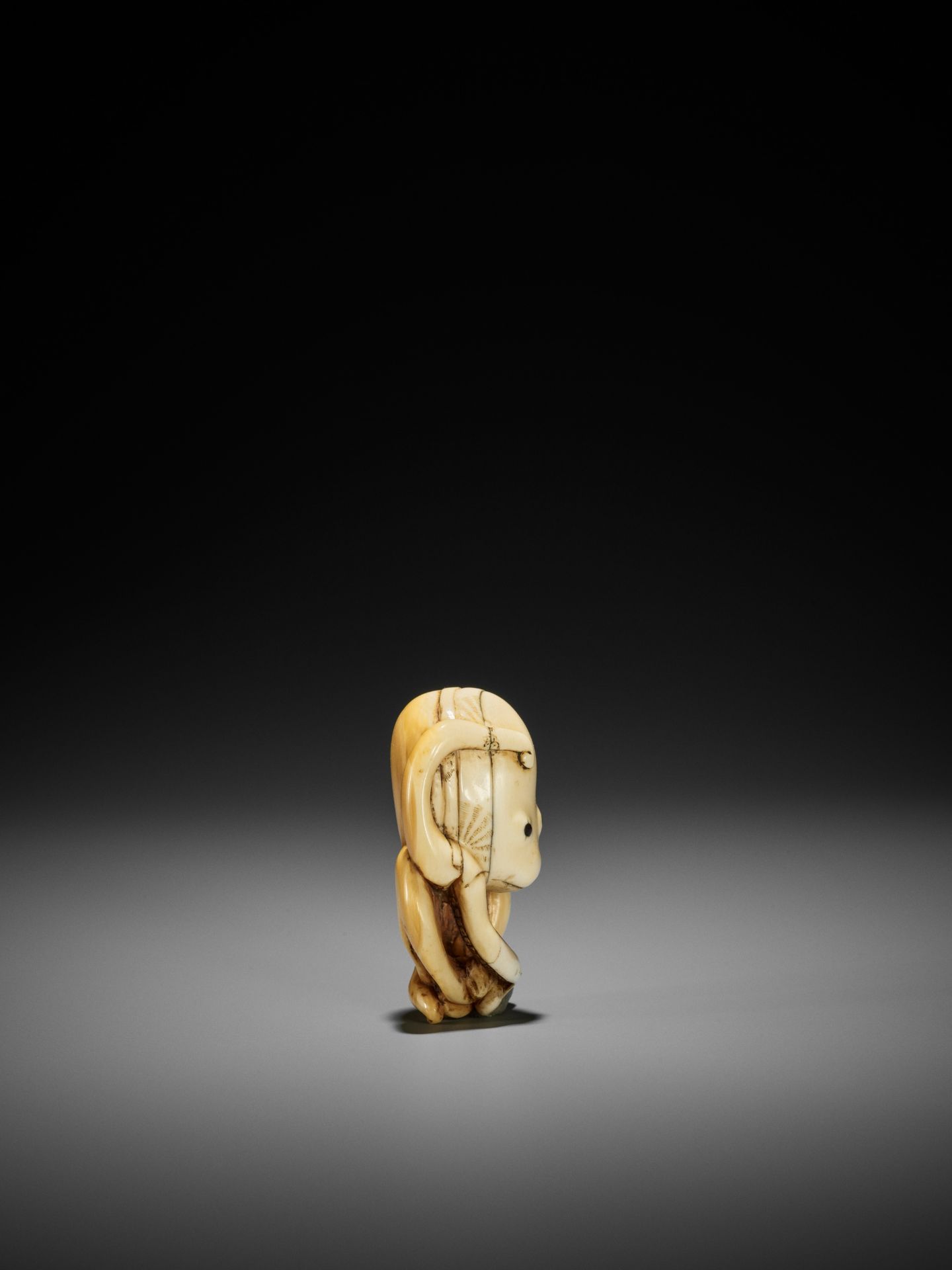 A GOOD IVORY NETSUKE OF AN OCTOPUS - Image 6 of 9