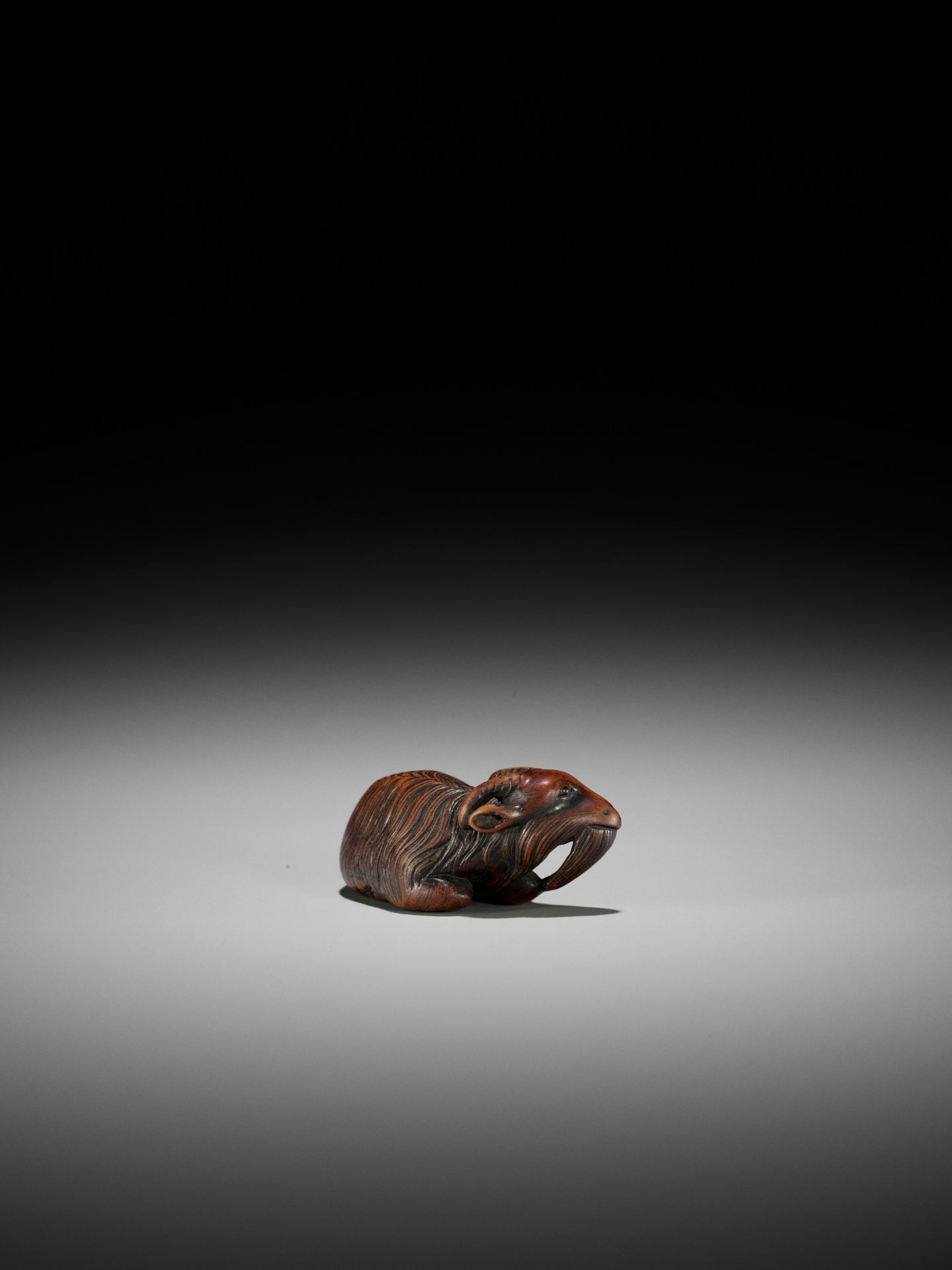 A FINE KYOTO SCHOOL WOOD NETSUKE OF A RECUMBENT GOAT - Image 12 of 16