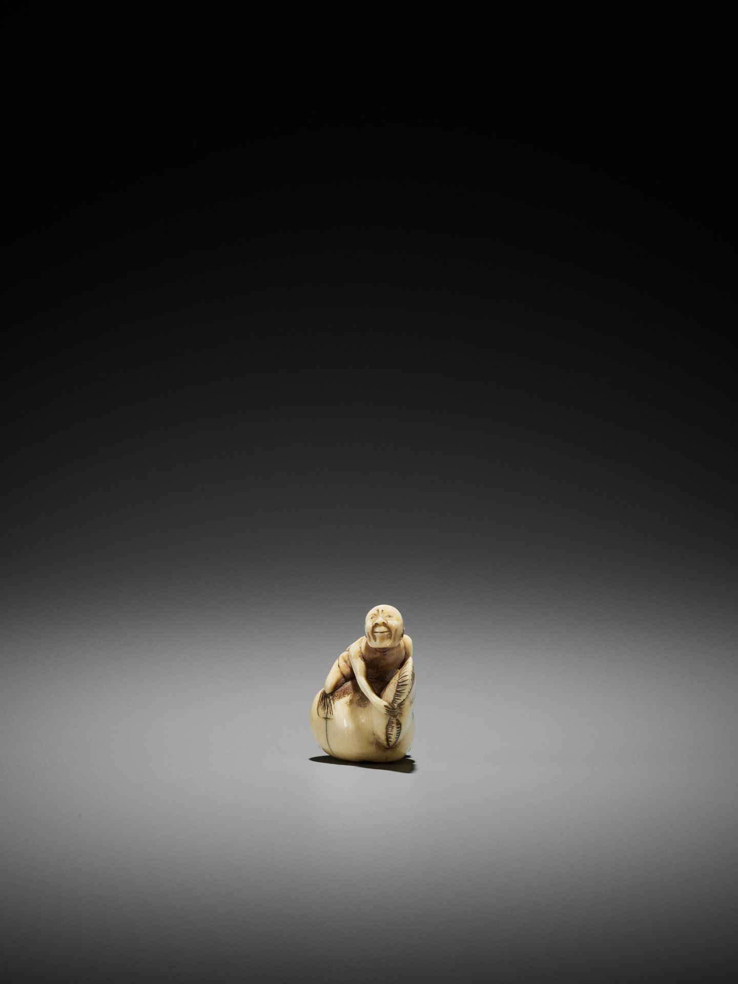 A RARE IVORY NETSUKE OF A FISHERMAN ON A FUGU - Image 6 of 8