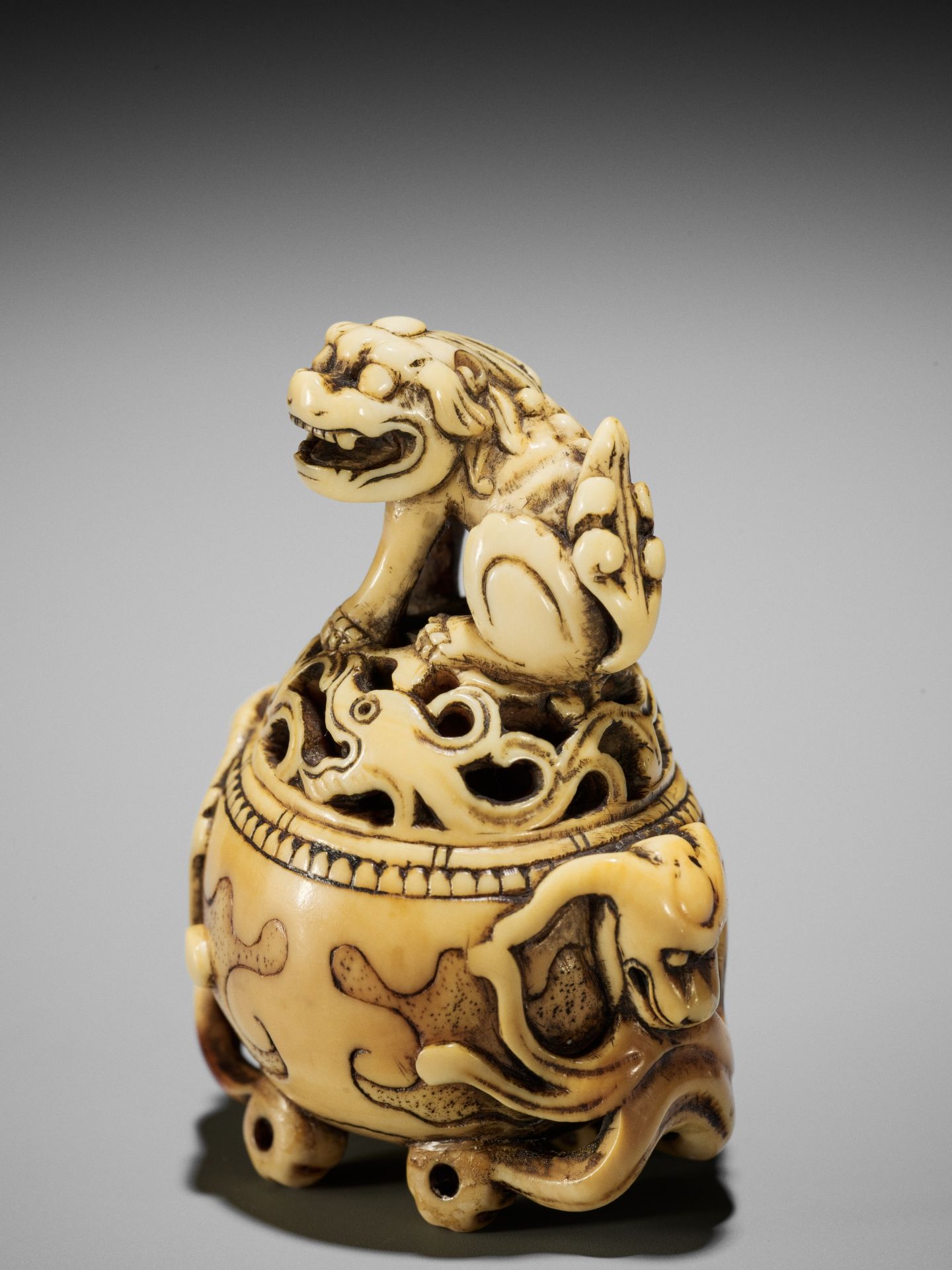 A RARE IVORY NETSUKE OF A KORO (INCENSE BURNER) WITH SHISHI - Image 3 of 10