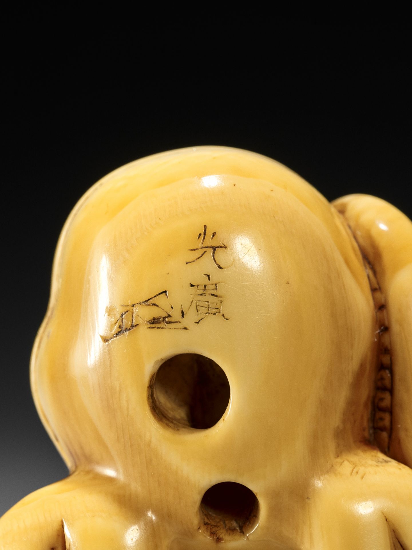 A GOOD IVORY NETSUKE OF AN OCTOPUS - Image 7 of 9