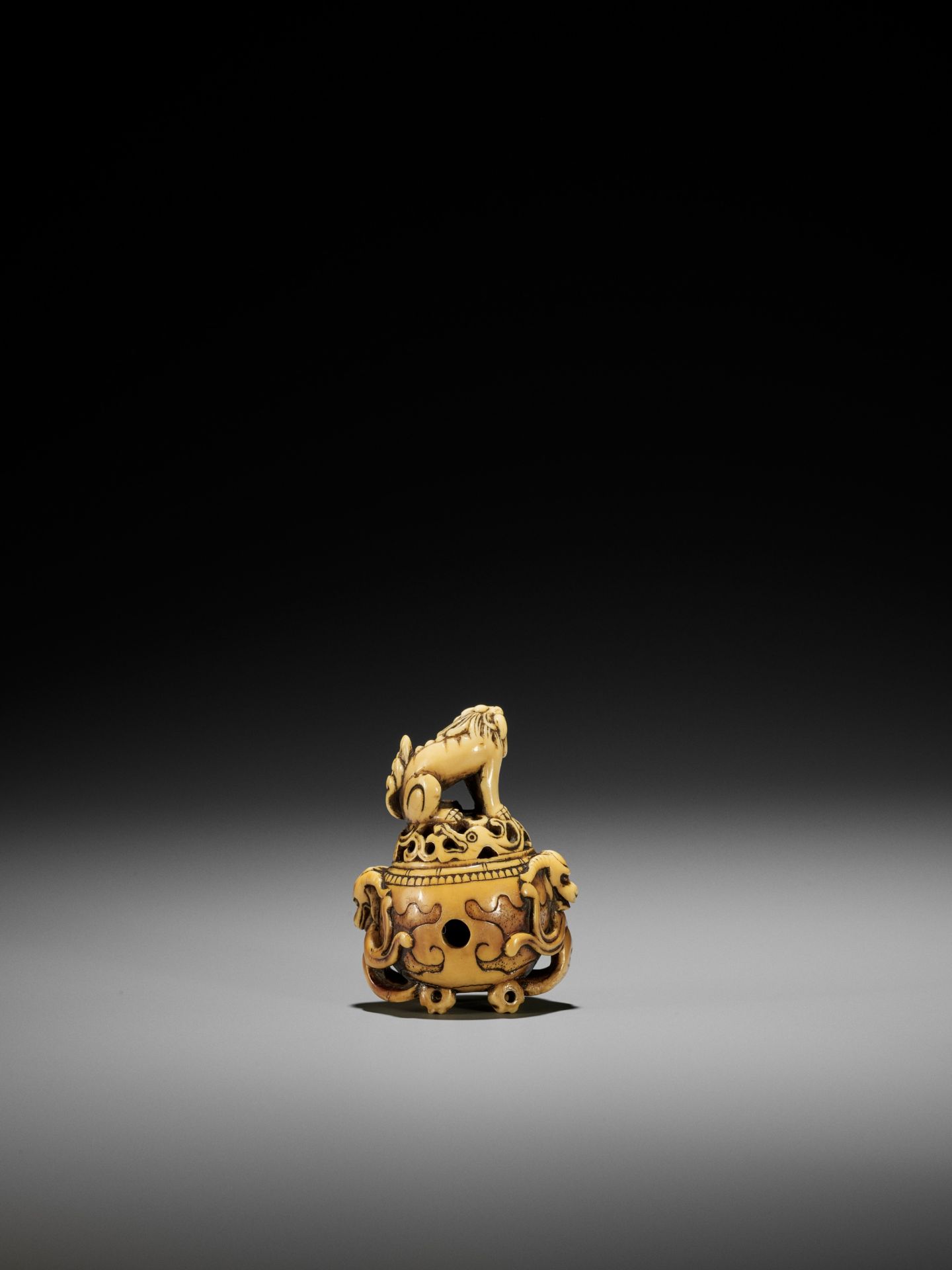 A RARE IVORY NETSUKE OF A KORO (INCENSE BURNER) WITH SHISHI - Image 5 of 10