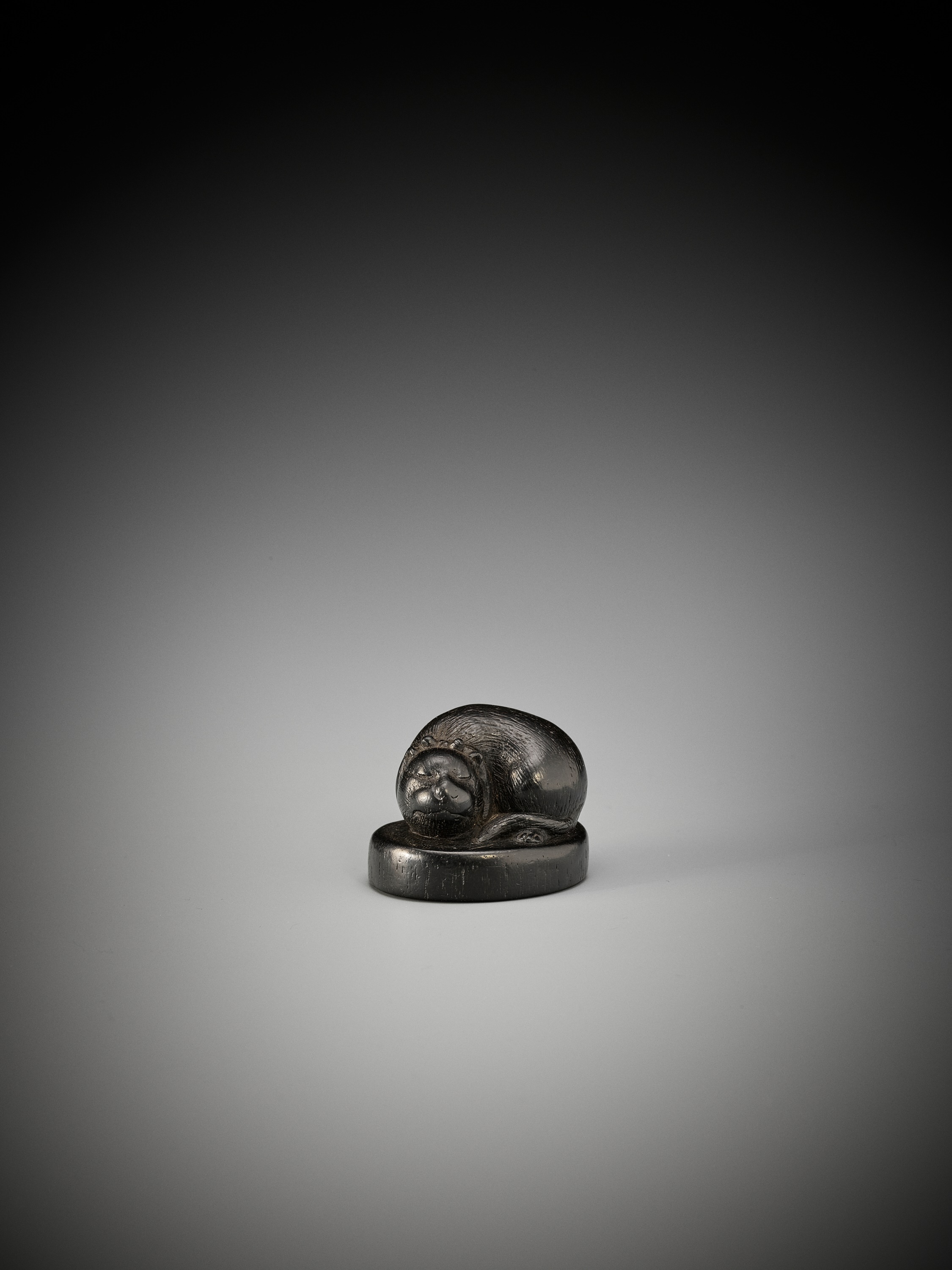 FUTSUHIRA: A RARE EBONY WOOD NETSUKE OF A FAT CAT - Image 4 of 8