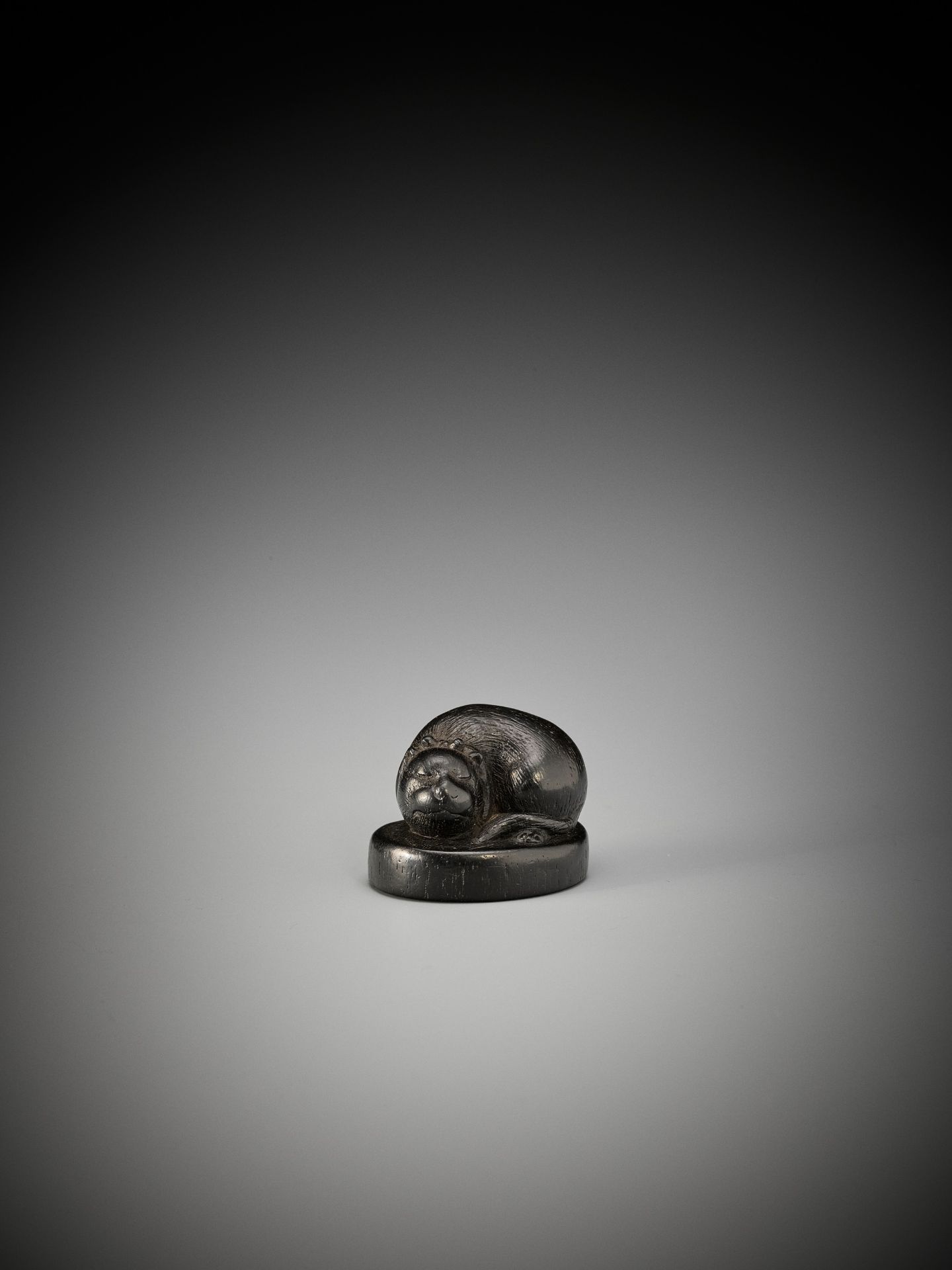 FUTSUHIRA: A RARE EBONY WOOD NETSUKE OF A FAT CAT - Image 4 of 8