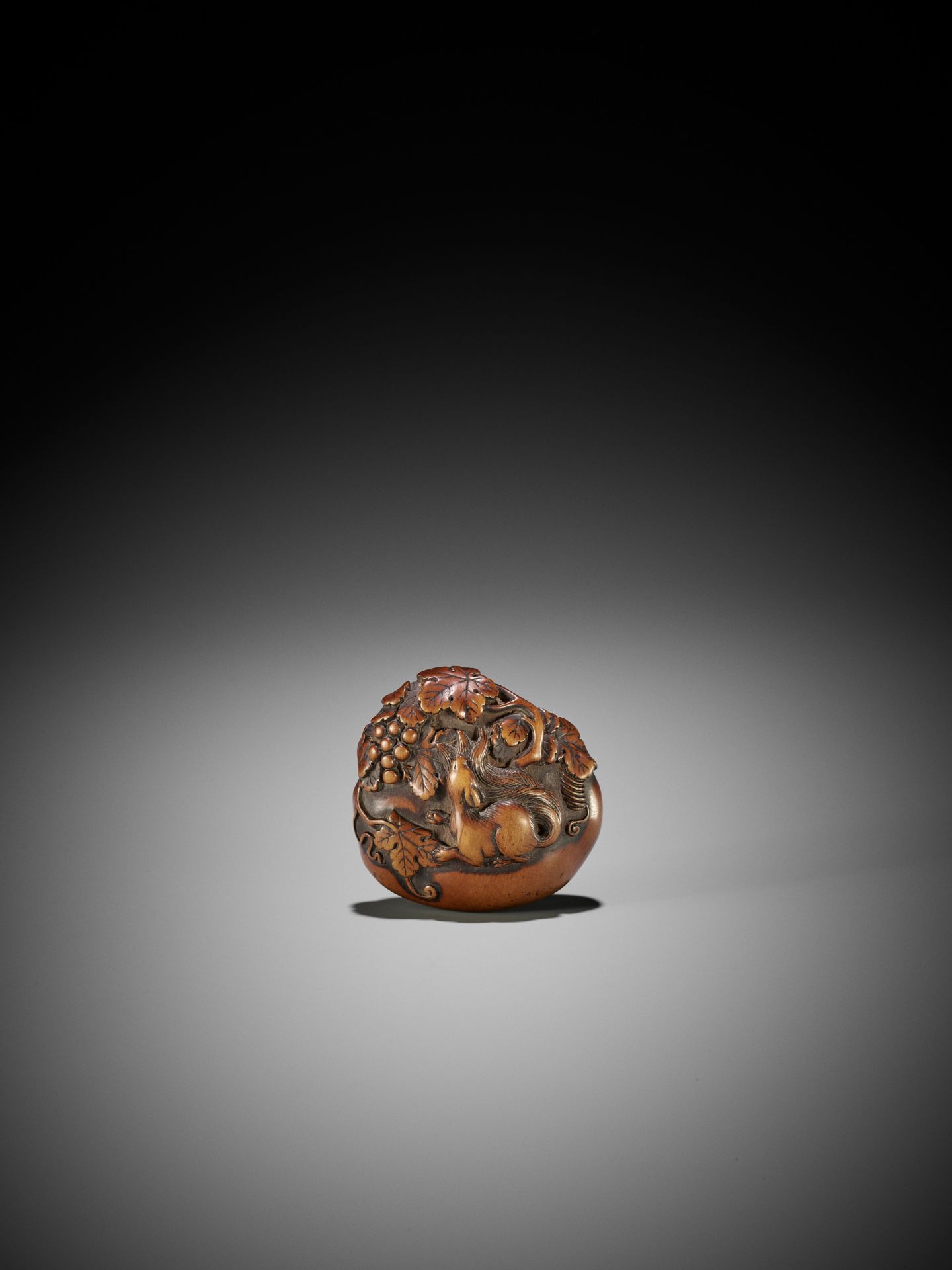 A SUPERB WOOD MANJU NETSUKE OF SQUIRREL WITH GRAPES - Image 3 of 8