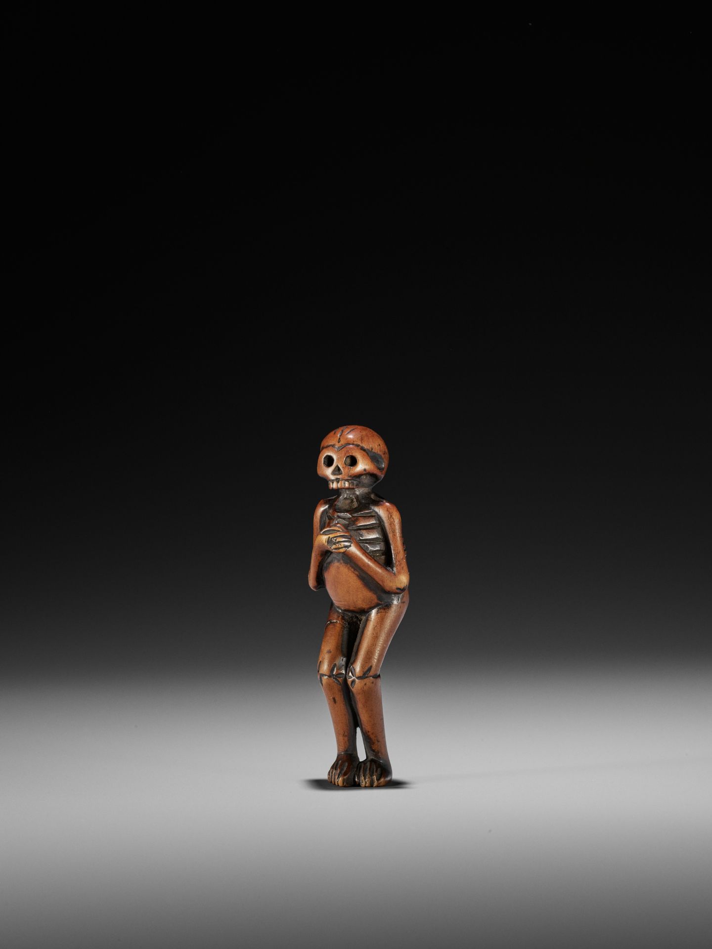 A RARE WOOD NETSUKE OF A SKELETON - Image 4 of 8