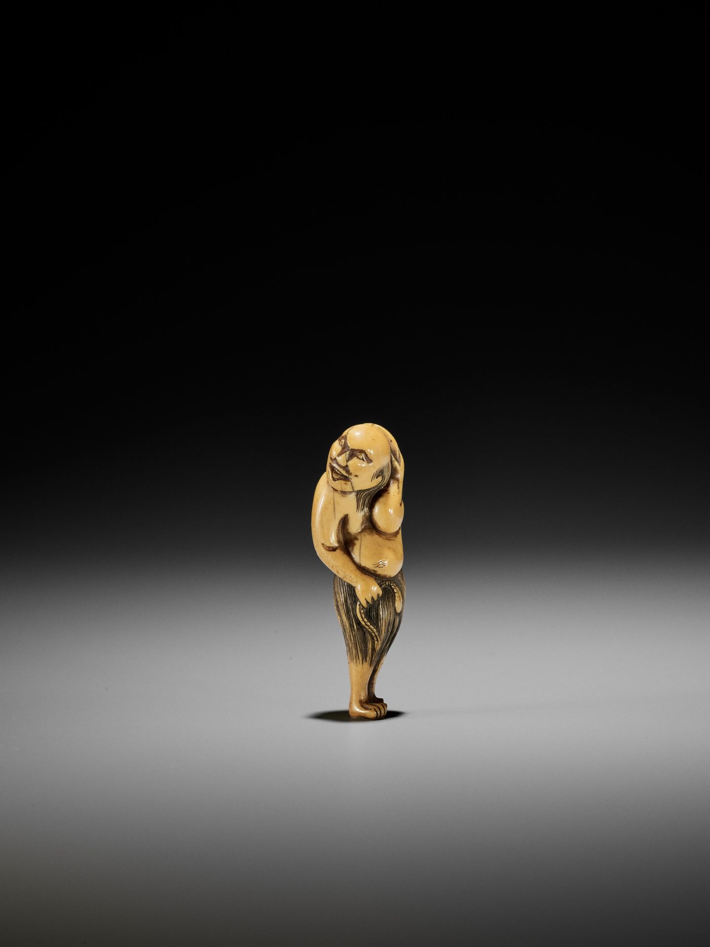 A RARE NETSUKE OF A MALE AWABI DIVER - Image 5 of 8