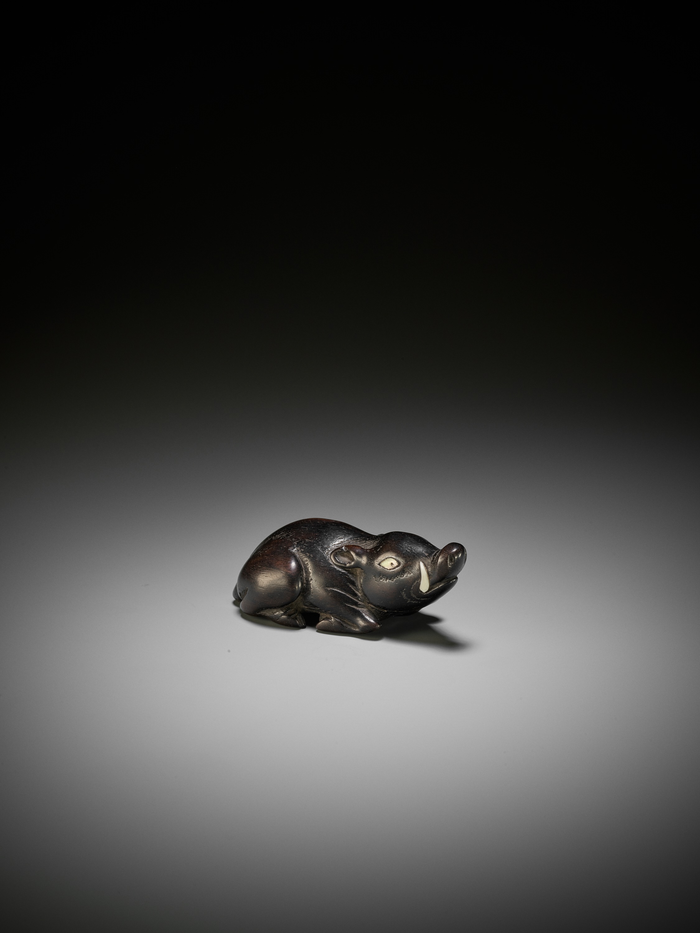 A LARGE AND OLD DARK WOOD NETSUKE OF A RECUMBENT BOAR - Image 2 of 9