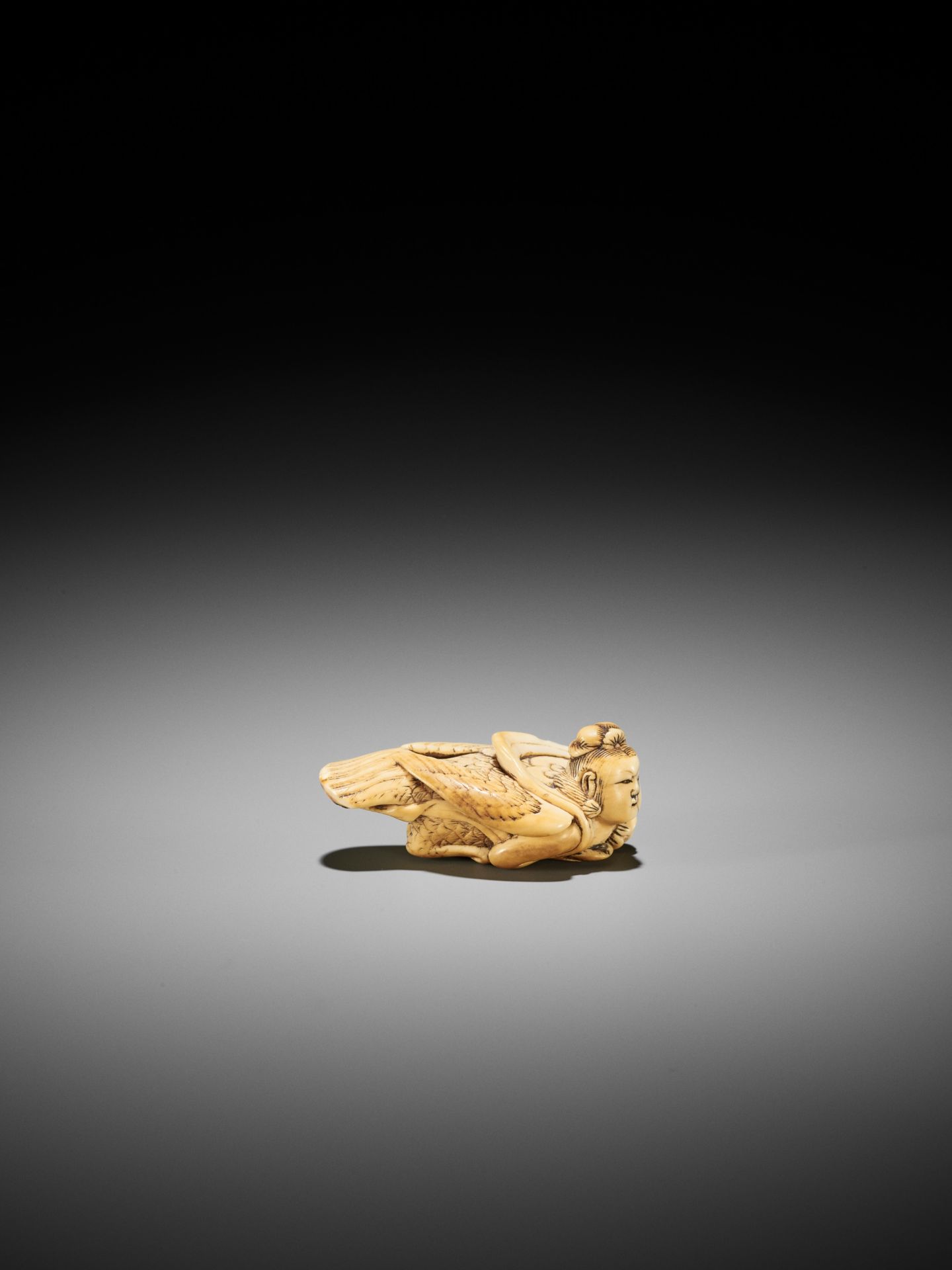 A RARE IVORY NETSUKE OF A KARYOBINGA - Image 6 of 9